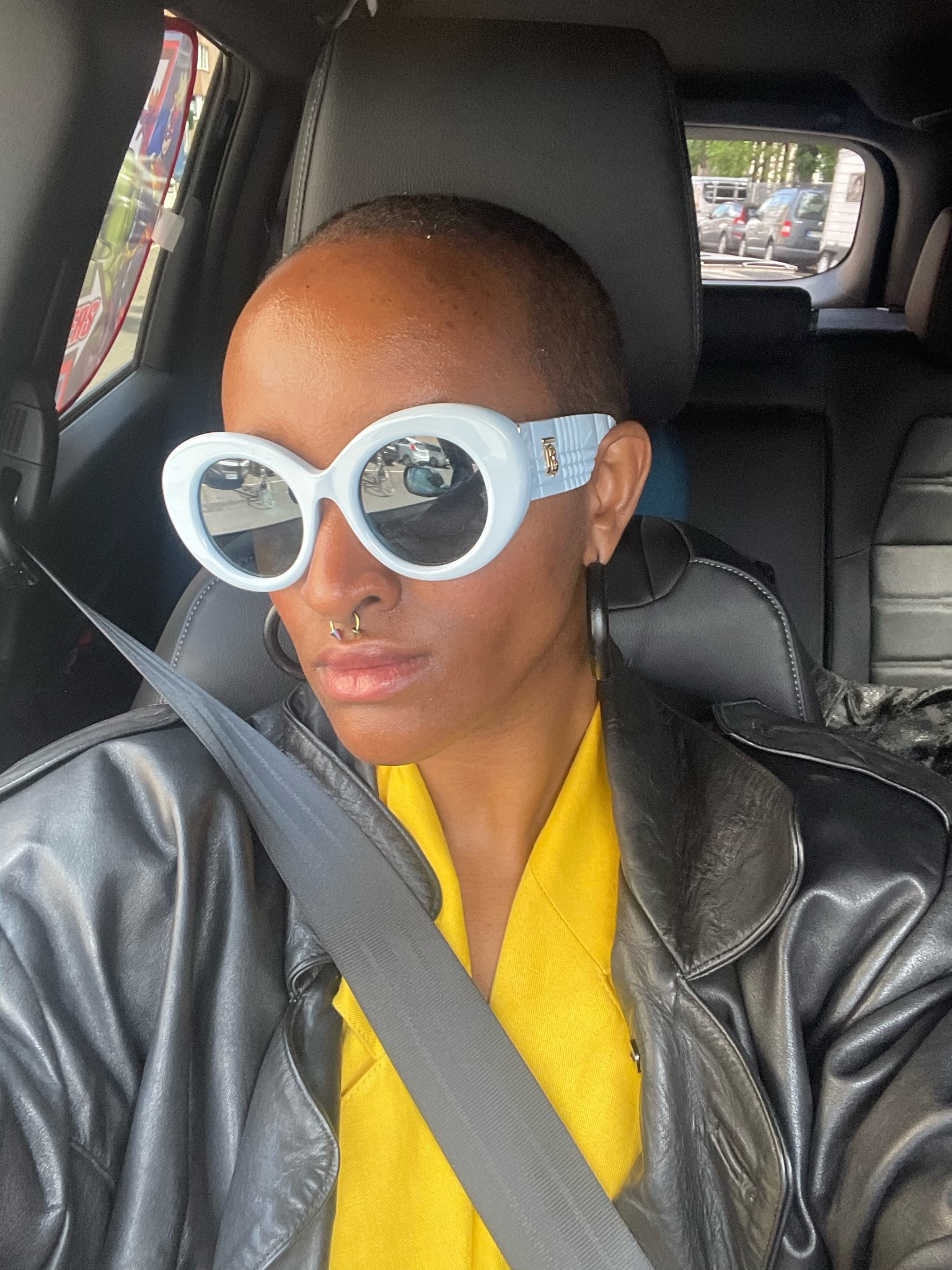 Statement sunglasses ⚪️⚪️

#LTKeurope #LTKSeasonal #LTKstyletip