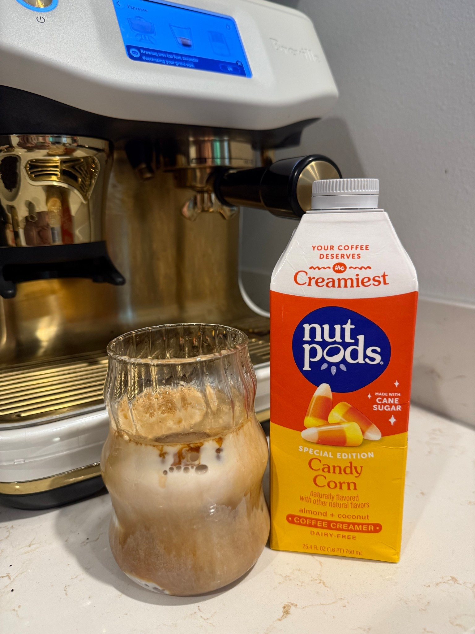 YUM 🎃👻 I was unsure oh how this creamer would taste, but it’s actually incredible! Happy Monday, hopefully your coffee is strong this morning ☕️ #breville #coffee #morningcoffee