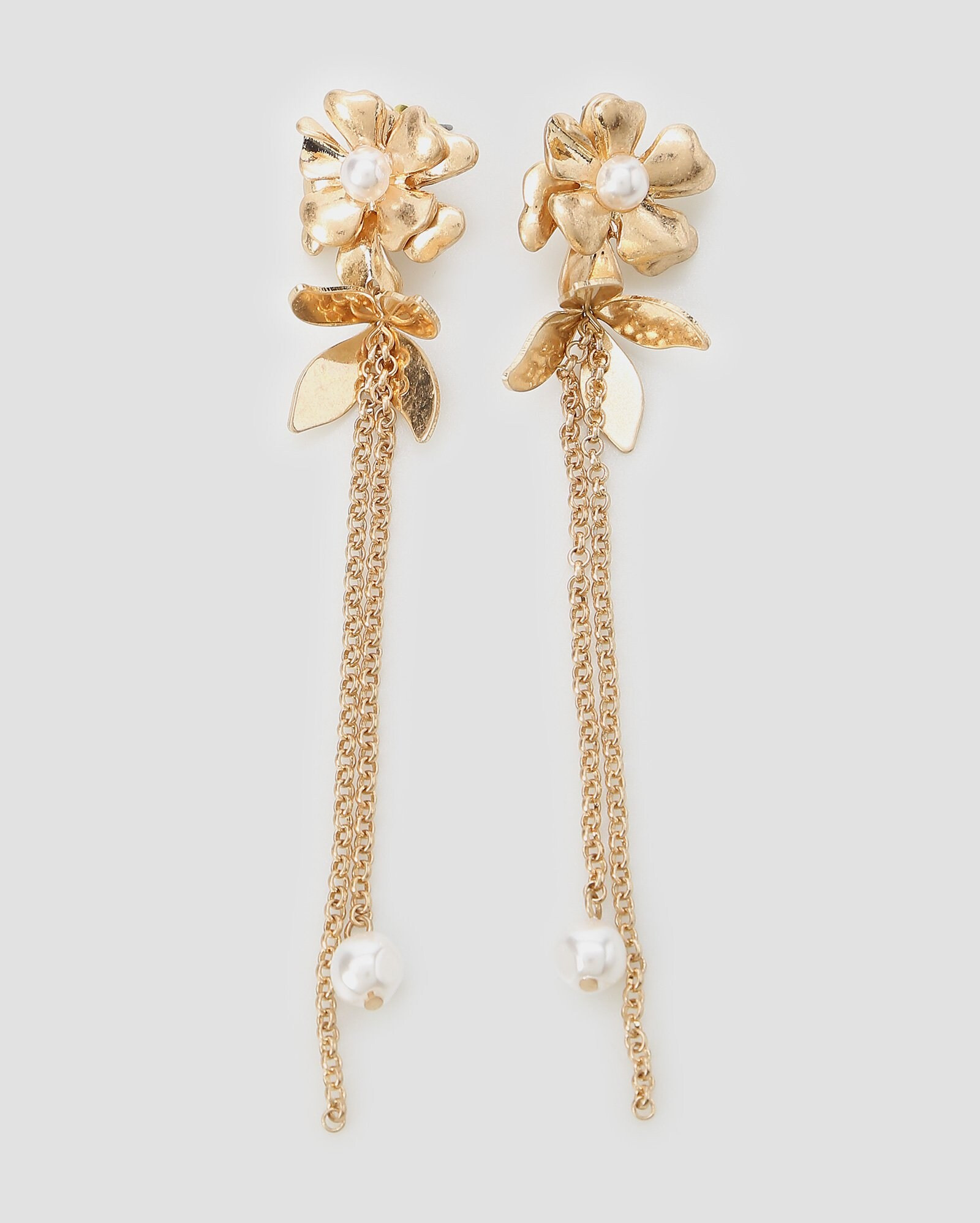 Brinco feminino de flor com pérola dourado | Accessori by Riachuelo | Riachuelo (BR)