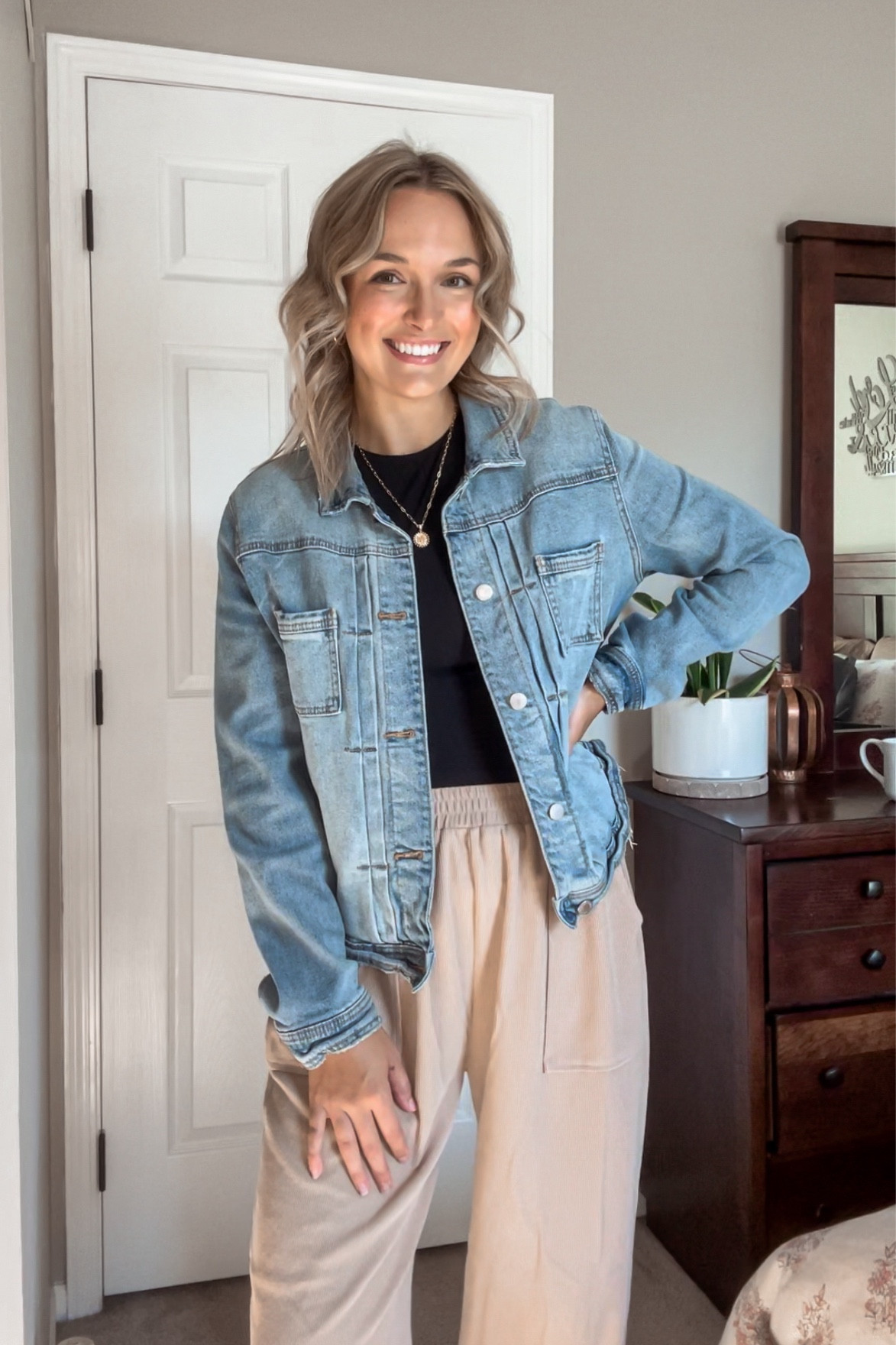 5/15 days of simple & realistic outfits I’m wearing this fall 🍂

These pants are INSANELY comfortable while also making you look put together and I love these basic tees for layering - wearing a M in both! 

#LTKStyleTip #LTKFindsUnder50 #LTKSeasonal