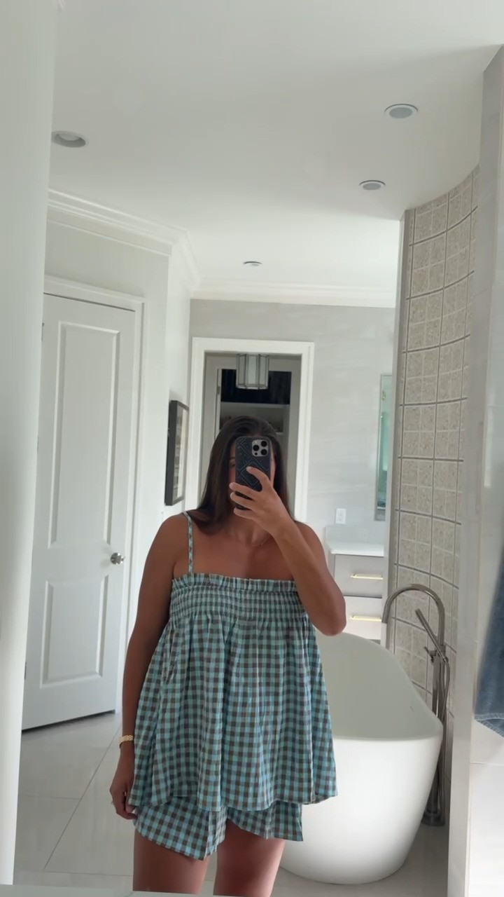 Just got this comfy two-piece set! Perfect for the bump lol

got a large for my bump but could stay true to size!

gingham set, gingham sets, bump friendly clothing, pjs, sleepwear, homewear, comfy outfits, Grace White