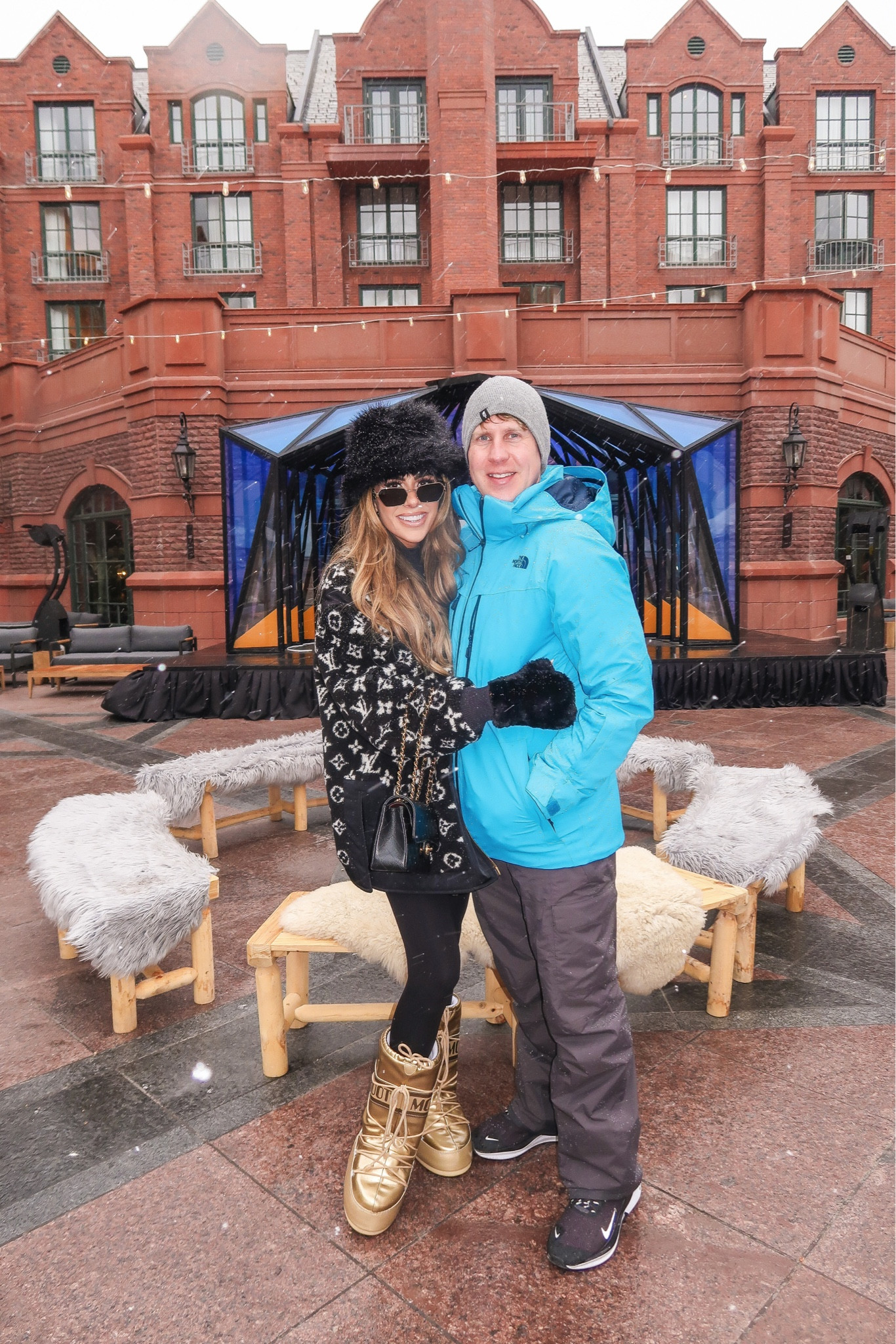 Wearing a size 38 in coat and size small in leggings. 

Aspen fashion, ski coat, black leggings, flattering leggings, moon boots, gold boots, snow boots, Louis Vuitton jacket, fuzzy hat, emily Ann Gemma 

#LTKtravel #LTKstyletip