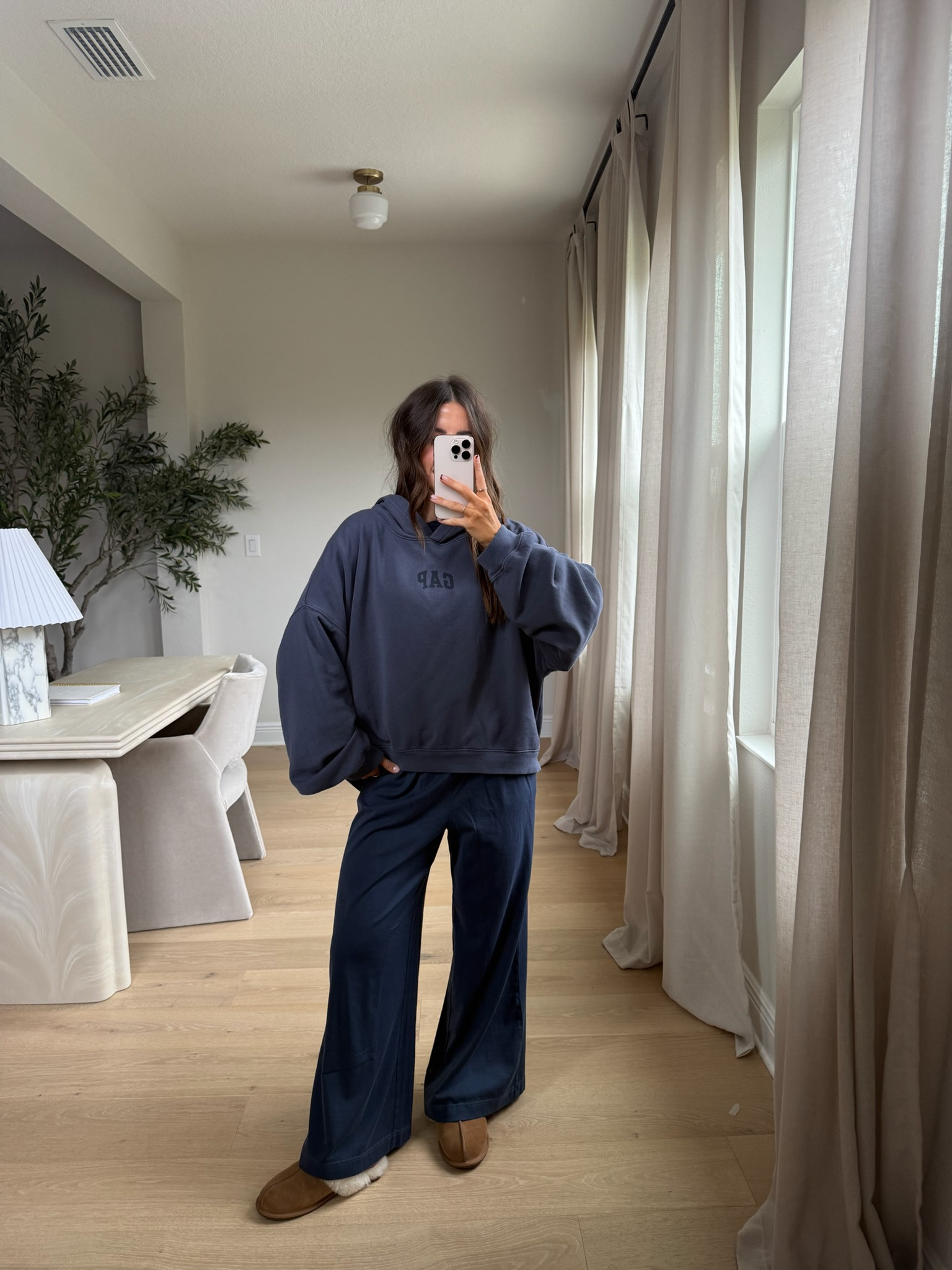 Sweatshirt - L. Bottoms - xs. Top - s 

 