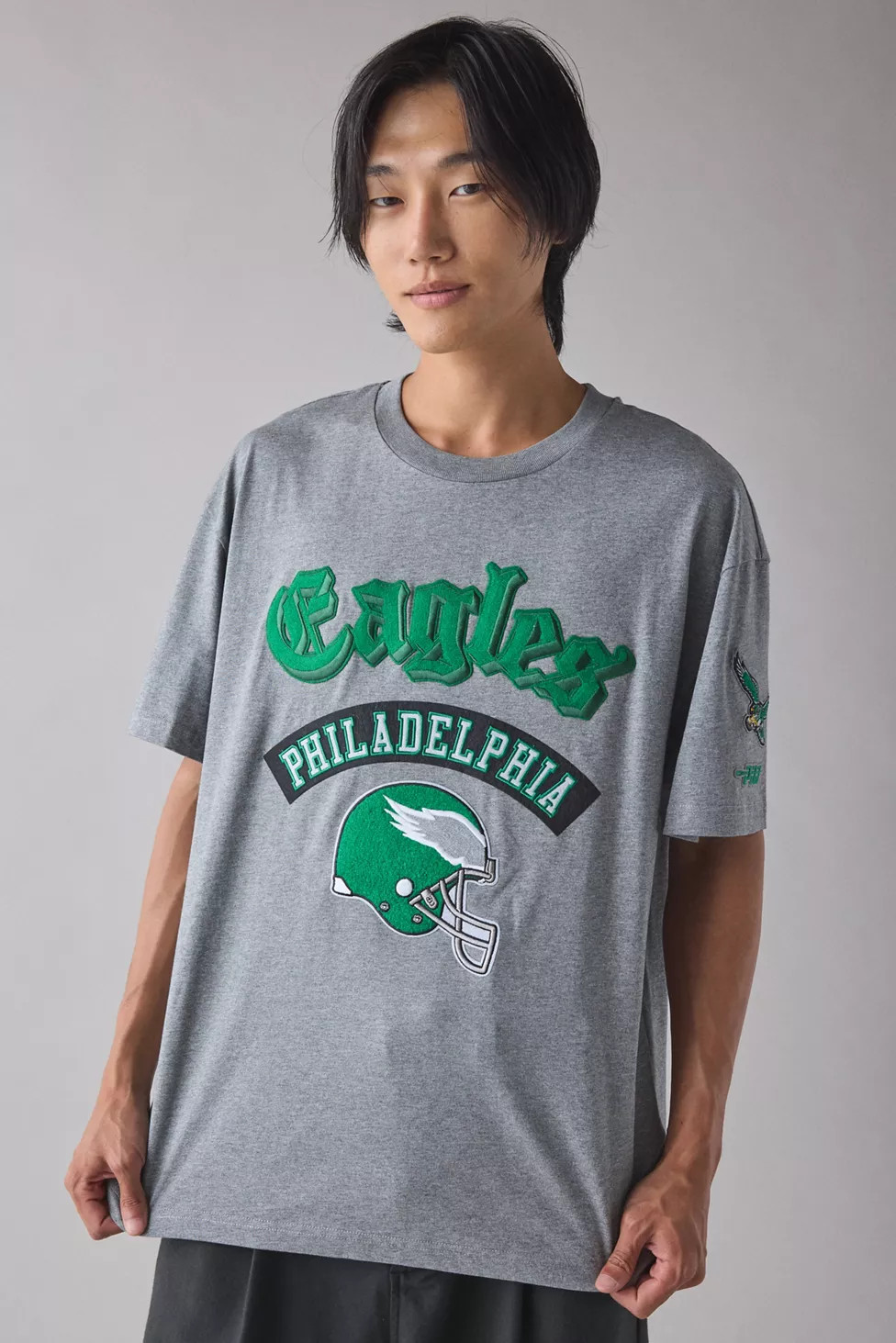 Pro Standard NFL Philadelphia Eagles Graphic Tee | Urban Outfitters (US and RoW)