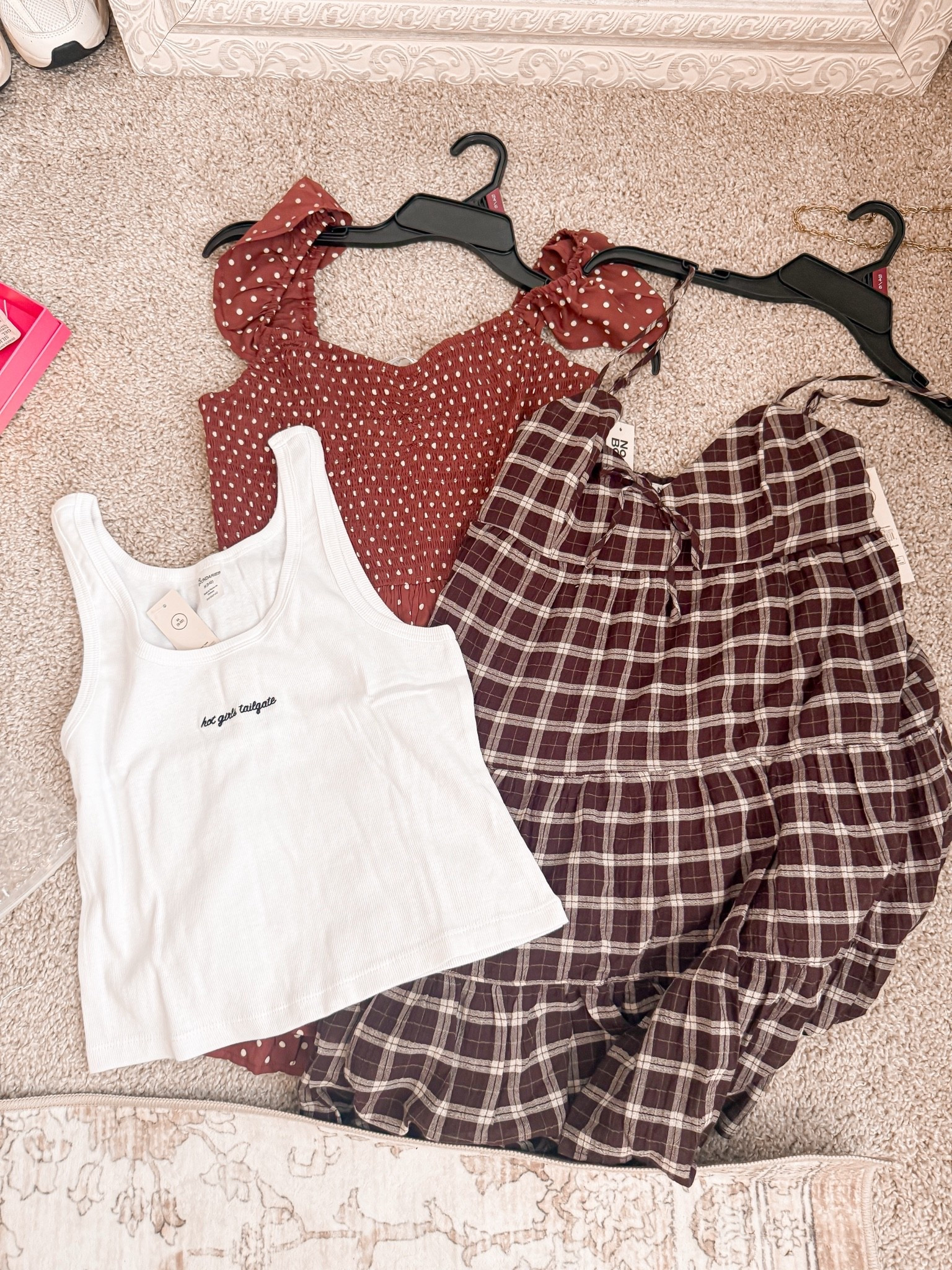 WALMART FINDS🤎🤎🍂🍂

Tailgate tank top, brown dress, brown romper, polka dot fashion, mini dress, fall family photos

#LTKgrwm #LTKootd