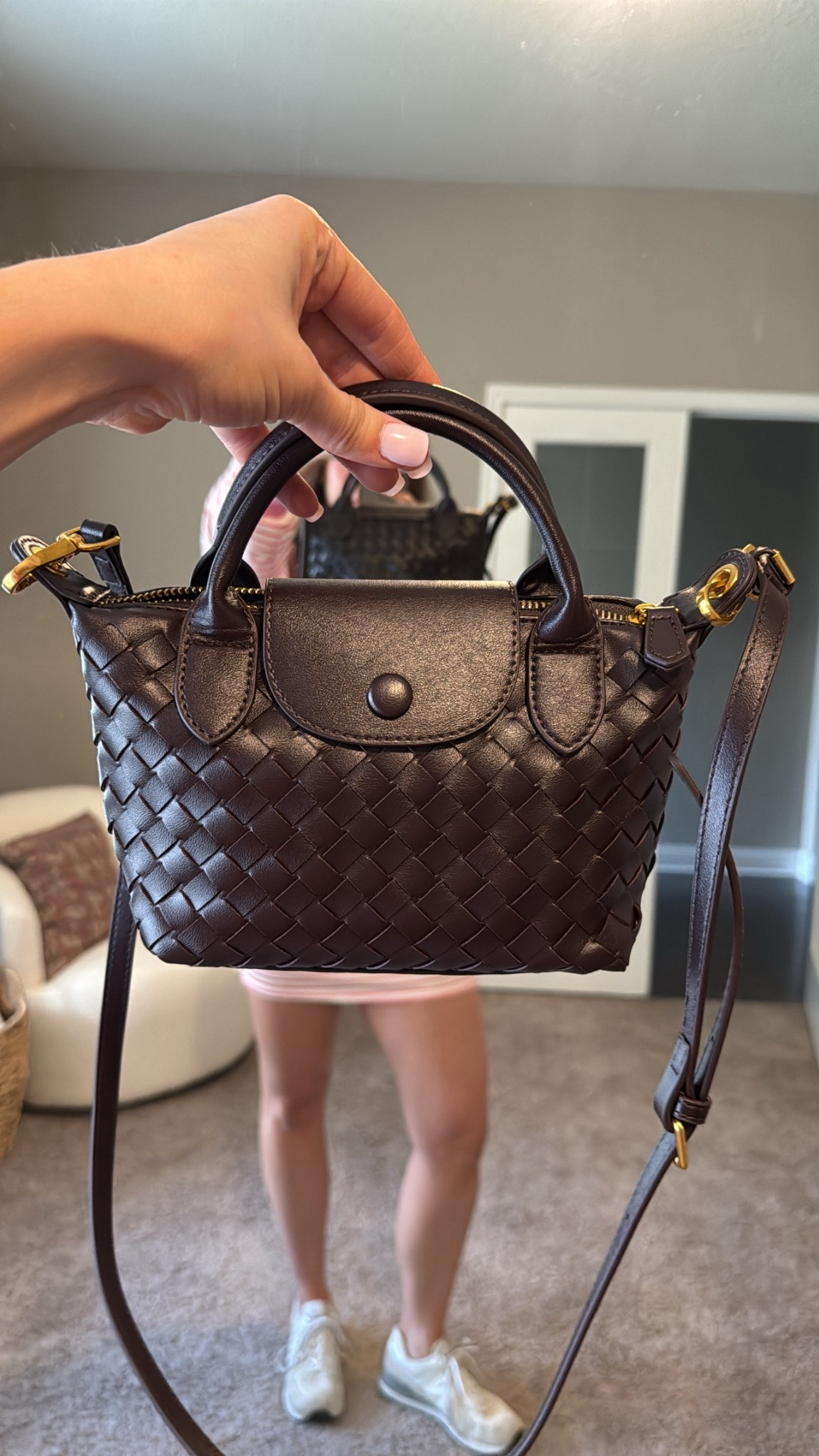 Been loving this designer look for less from Amazon 🎀✨ so versatile and the quality is incredible! 

#purse #mompurse #lookforless 

 