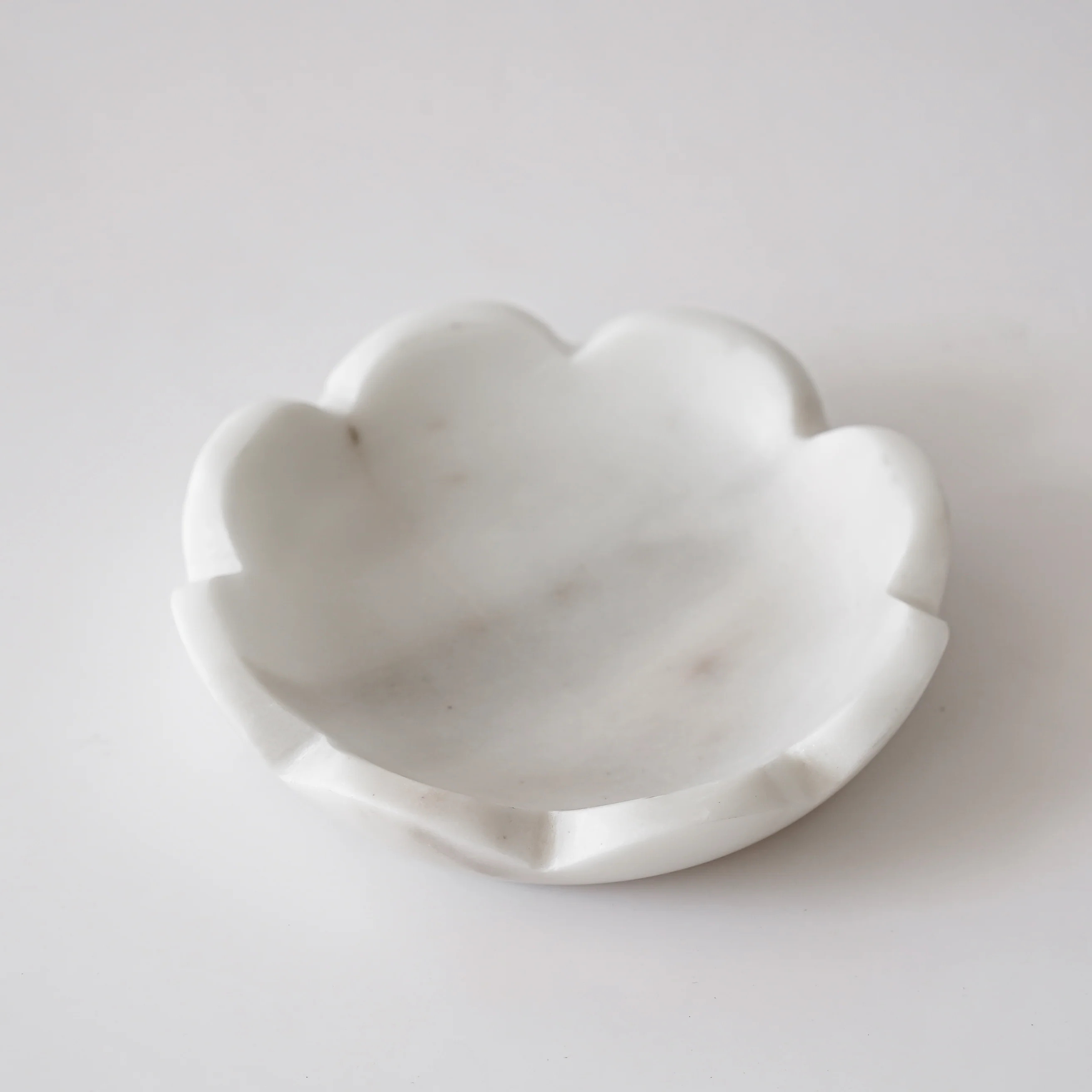 Beau Scalloped Ring Dish | MJHome