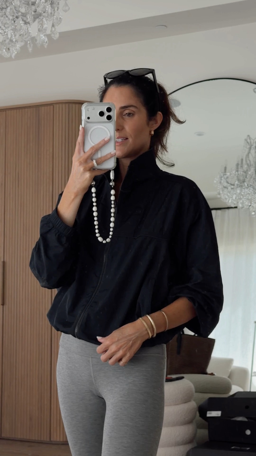 Todays outfit of the day. I’m just shy of 5-7” wearing the size small windbreaker from @Vuori US #stylinbyaylin #aylin

#LTKootd #LTKstorytime #LTKActive