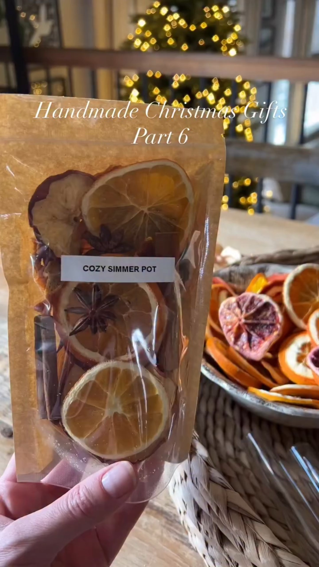 Cozy, old-fashioned Christmas in a bag. 🍊✨ In this episode of my handmade gift series, I’m drying oranges and packing up stovetop simmer pot kits for the easiest, coziest hostess or teacher gift. 🎄🫶

#HandmadeChristmas #DIYGifts #simmerpot #StovetopPotpourri #driedoranges
