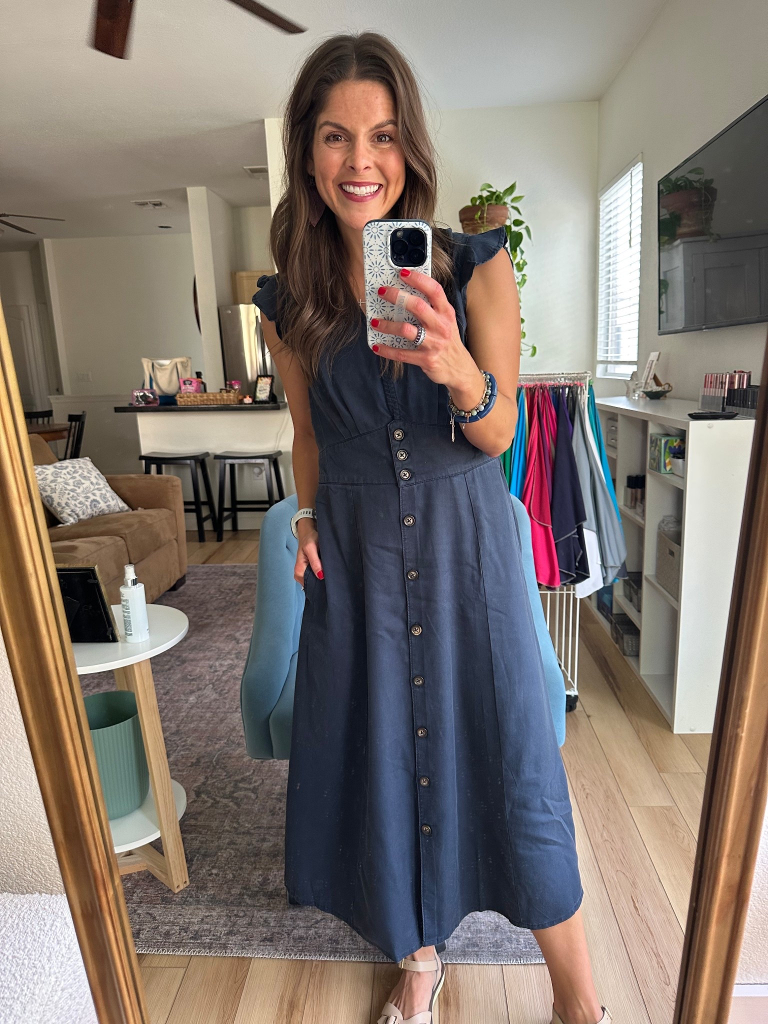 Perfect summer navy in such a gorgeous and affordable dress! Comes in two other colors. Both appear to work well for autumns  