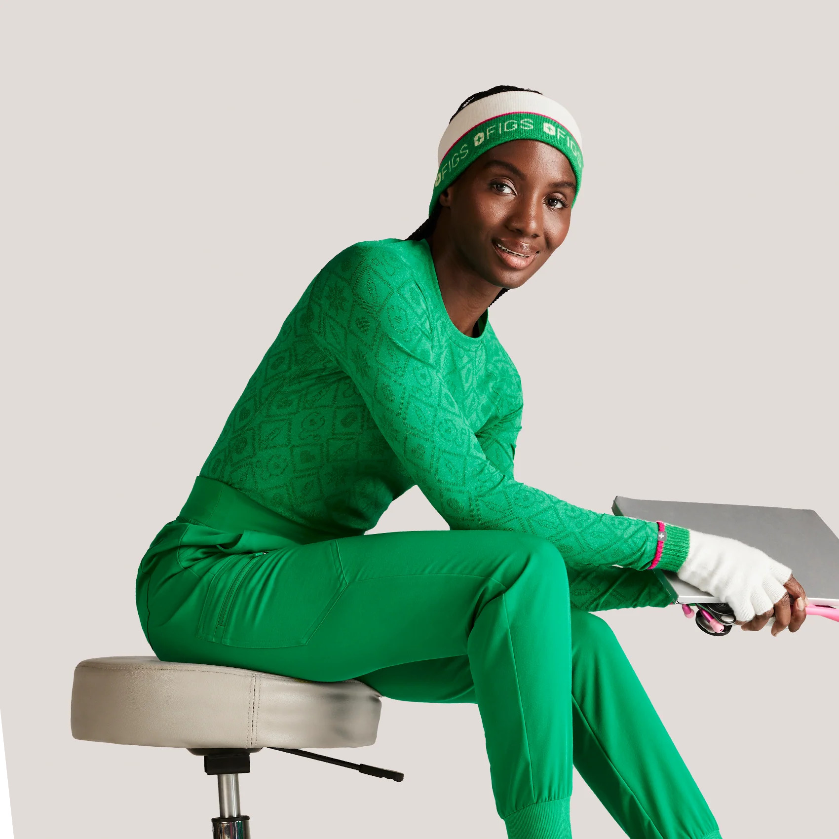Women's Salta Seamless Longsleeve Underscrub - Fair Isle Evergreen · FIGS | FIGS