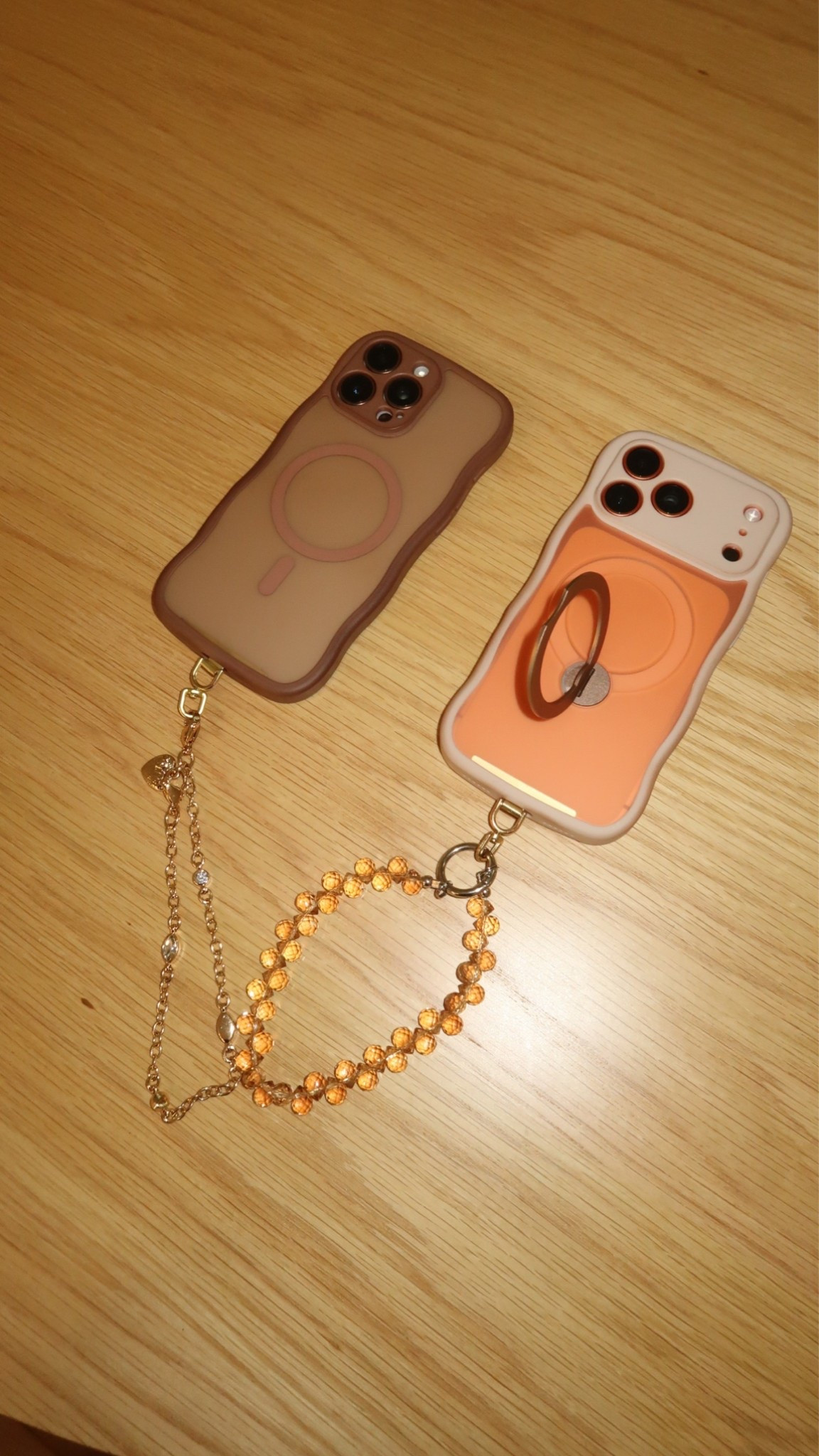 🤎These phone cases are the perfect mix of cute and practical. I love the neutral colors, MagSafe compatibility, and wrist straps that make carrying my phone so much easier throughout the day. One of those accessories that looks good and actually gets used every day.

Estos cases son lindos y súper prácticos. Me encantan los colores neutros, el MagSafe y las correas que hacen mucho más fácil llevar el celular todos los días.🧡

Follow me on Instagram and YouTube
@kirasfashionfinds

#LTKvlog #LTKdayinmylife