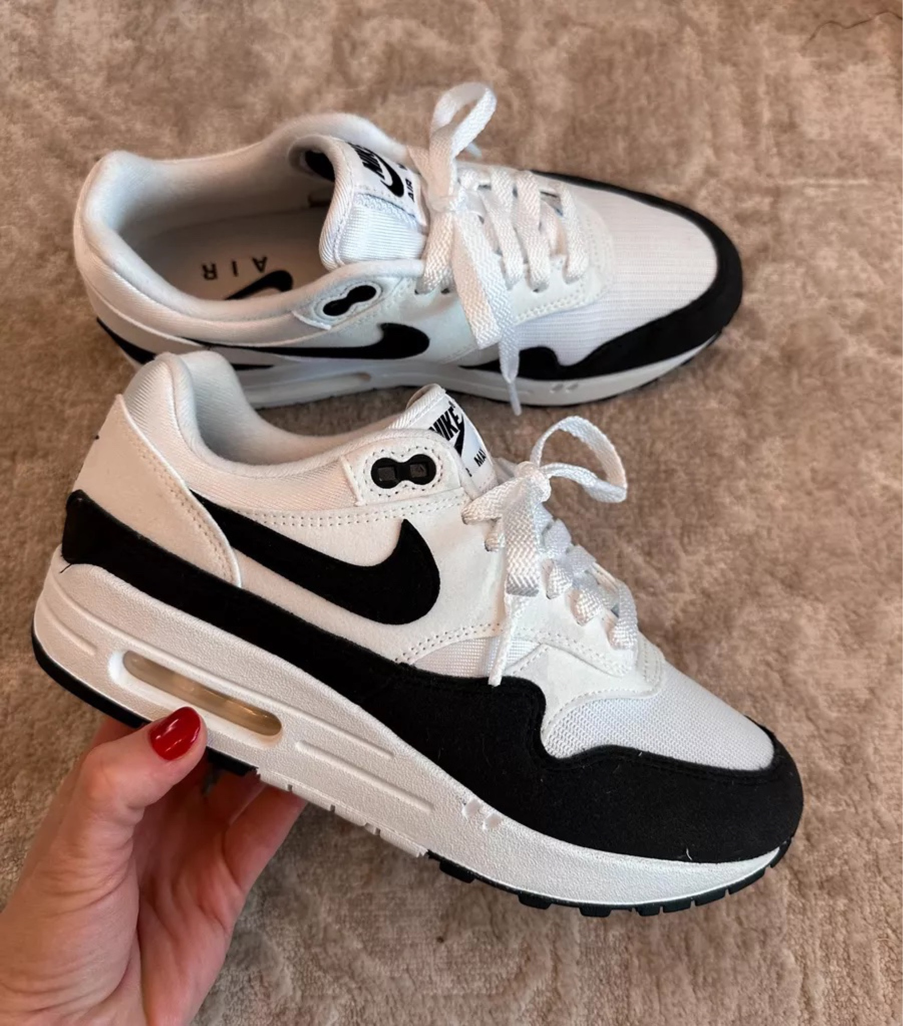 Trending Fashion

Sneakers  neutral fashion  black and white shoes  nike  air max  tennis shoes  athleisure outfit  casual outfit

#LTKstyletip #LTKfitness #LTKshoecrush