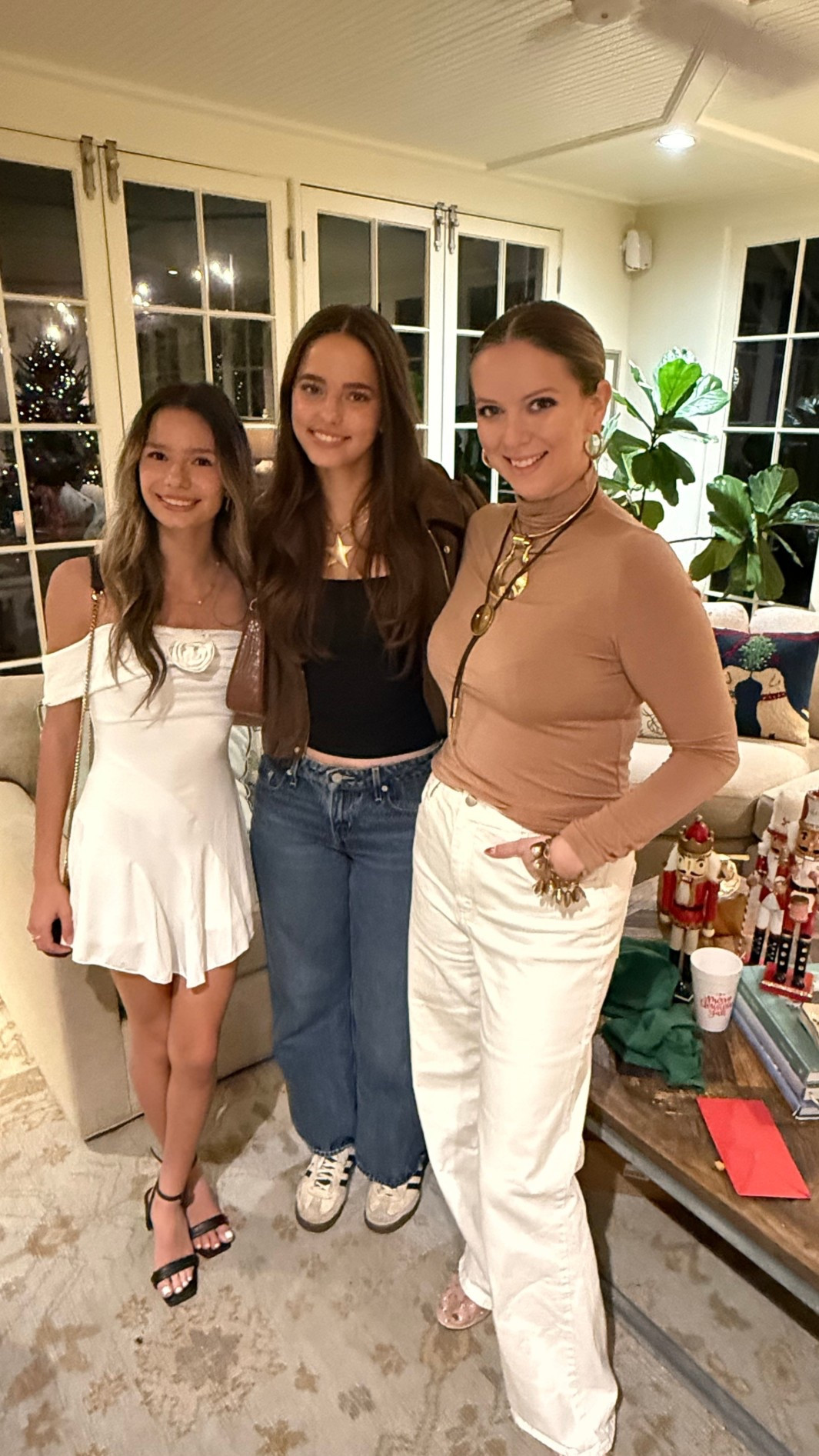 Neutrals for the holidays

Creacent Moon collar by Vintage Allison


#LTKootd