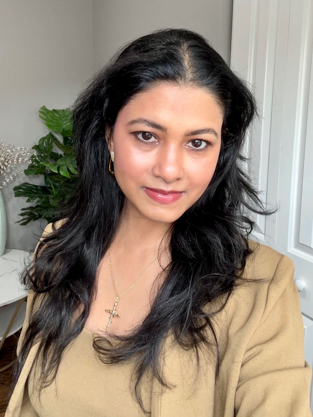 Used only CHARLOTTE TILBURY DARLING 🤩 (15% code below) 
https://youtube.com/shorts/weg9XULQqyw?feature=share

products used and shades mentioned on YT 

❤️ Charlotte Tilbury Get 15% off CT-SOCHBLC4Q3N
 https://friends.charlottetilbury.com/a/pam.d

Shop everything mentioned in this video here: https://shopmy.us/collections/3426380

@charlottetilbury @charlottetilburyskincare 
#40andfabulous #makeuptutorial #grwm #naturalglam #charlottetilbury #pamdsouza