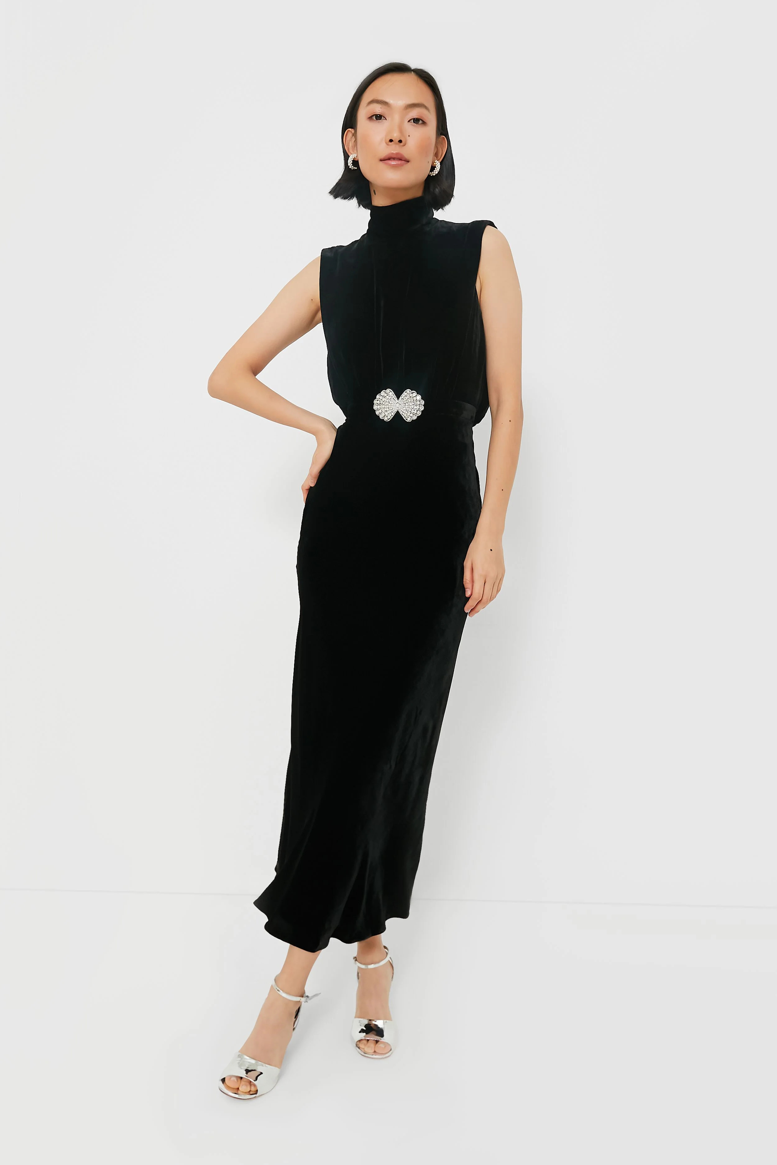 Black with Pearl Clamshell Fleur Velvet Dress | Tuckernuck (US)