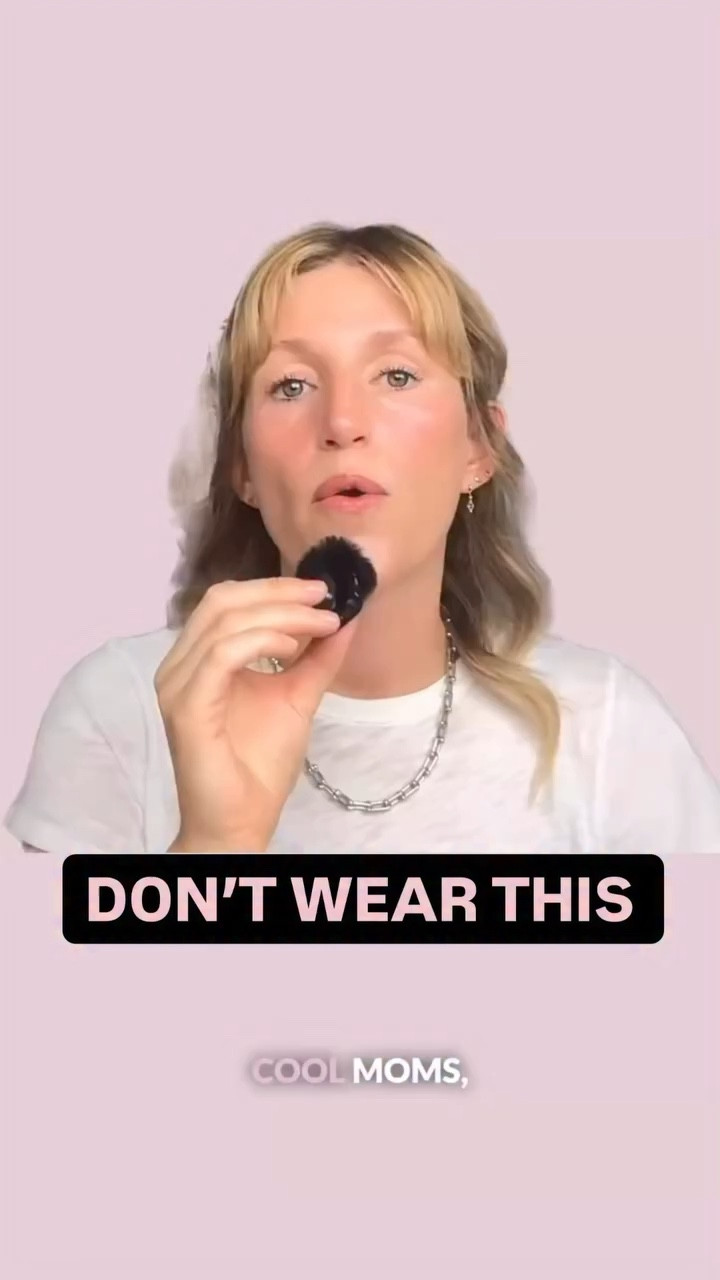 Easy swaps to update your cool mom denim look.

Comment DENIM if you’d like links.

#womensfashion #coolmom #denim #stylingtips #moms