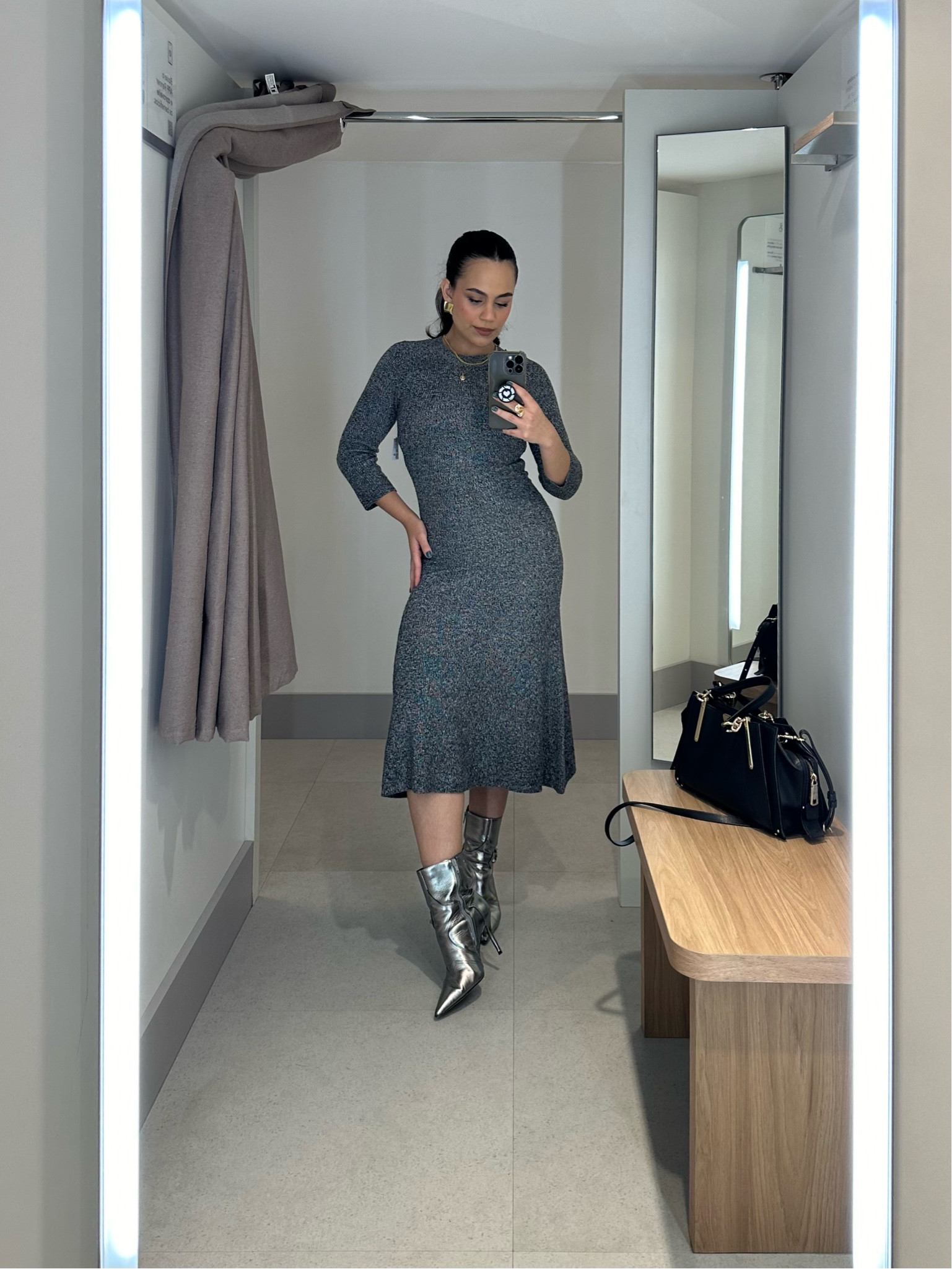 Apaixonada nesse vestido! Ele é de tricot e achei bem quentinho para esses dias mais frios 🥹🤍

#LTKbeauty #LTKbrasil #LTKstyletip