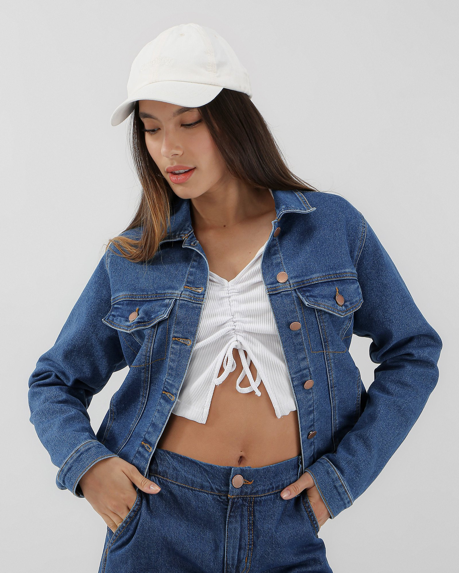 Jaqueta jeans feminina trucker denim médio |  Pool by Riachuelo | Riachuelo (BR)