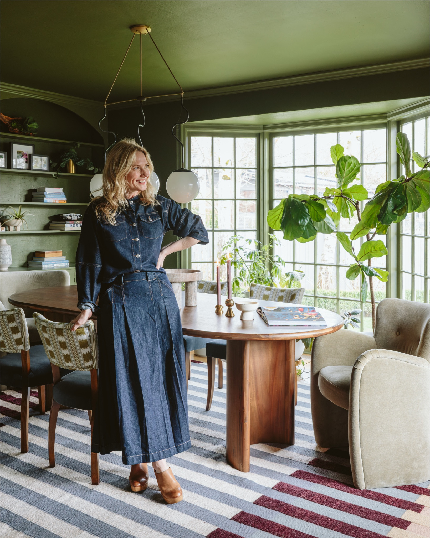 How awesome is this dining room?! Linked everything here - my fave is the rug! ❤️