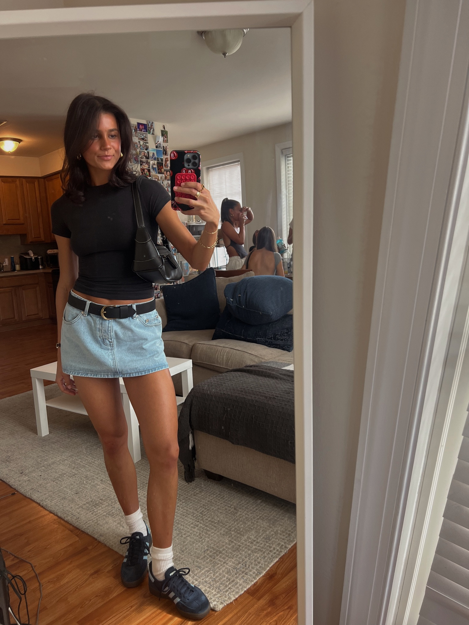 What can’t be tagged: skirt is Edikted and bag is thrifted :/