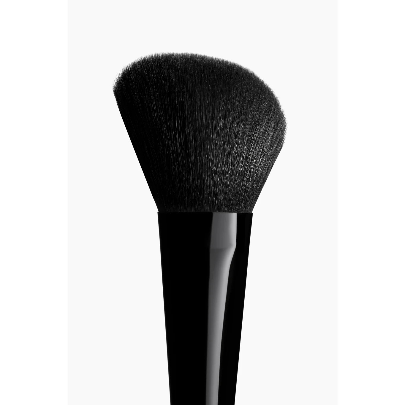 LES PINCEAUX DE CHANEL Contouring brush n°109  | CHANEL | Chanel, Inc. (US)