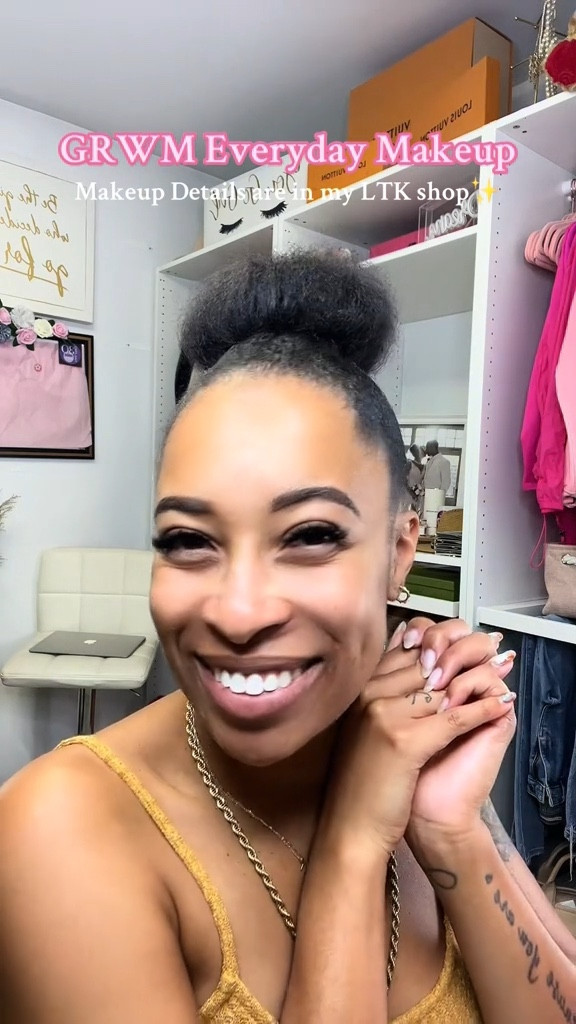 GRWM Makeup Routine

I love wearing my everyday makeup look to just give my face a fresh pop and it makes me feel more put together. A little bit goes a long way and confidence is the best smile you can wear💄💅🏽💖

#LTKVideo #LTKBeauty #LTKFitness