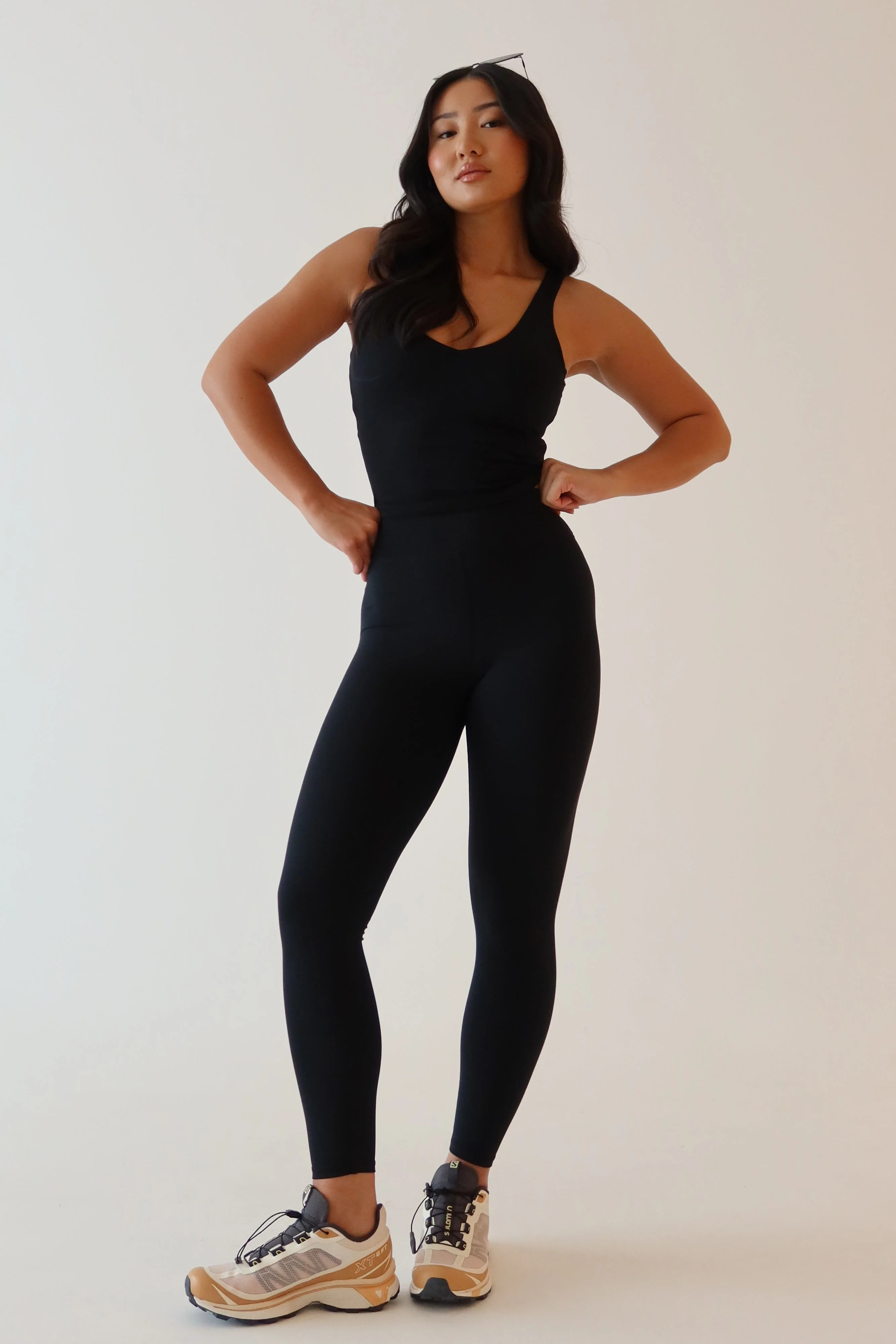 Venus V Back Leggings - Black | MESHKI US