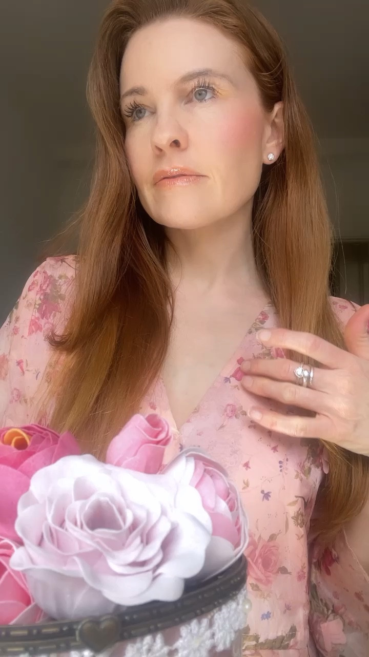 Whole face and hair products linked here .
The ultimate glow makeup .

#makeup #beauty #glow 

#LTKFind #LTKU #LTKbeauty