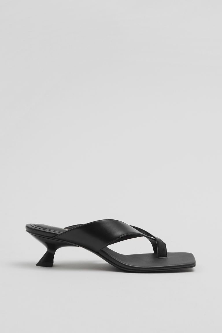Leather Thong Sandals - Low heel - Black - Ladies | H&M GB | H&M (UK, MY, IN, SG, PH, TW, HK)