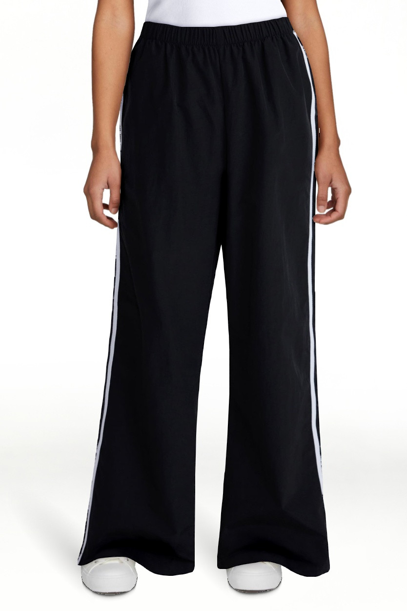 No Boundaries Nylon Game Day Track Pants, 30.5'' Inseam, Women's XXS-XXL | Walmart (US)