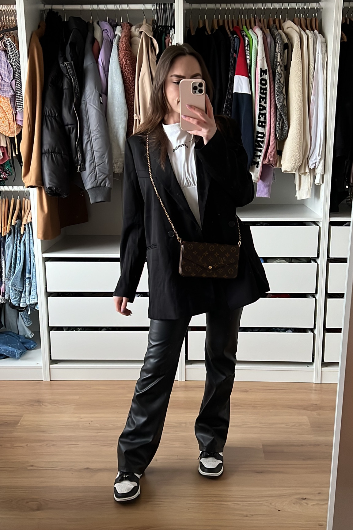 Cute black and white outfit. In love with oversized blazers!🖤🤍

#LTKeurope #LTKFind #LTKfit