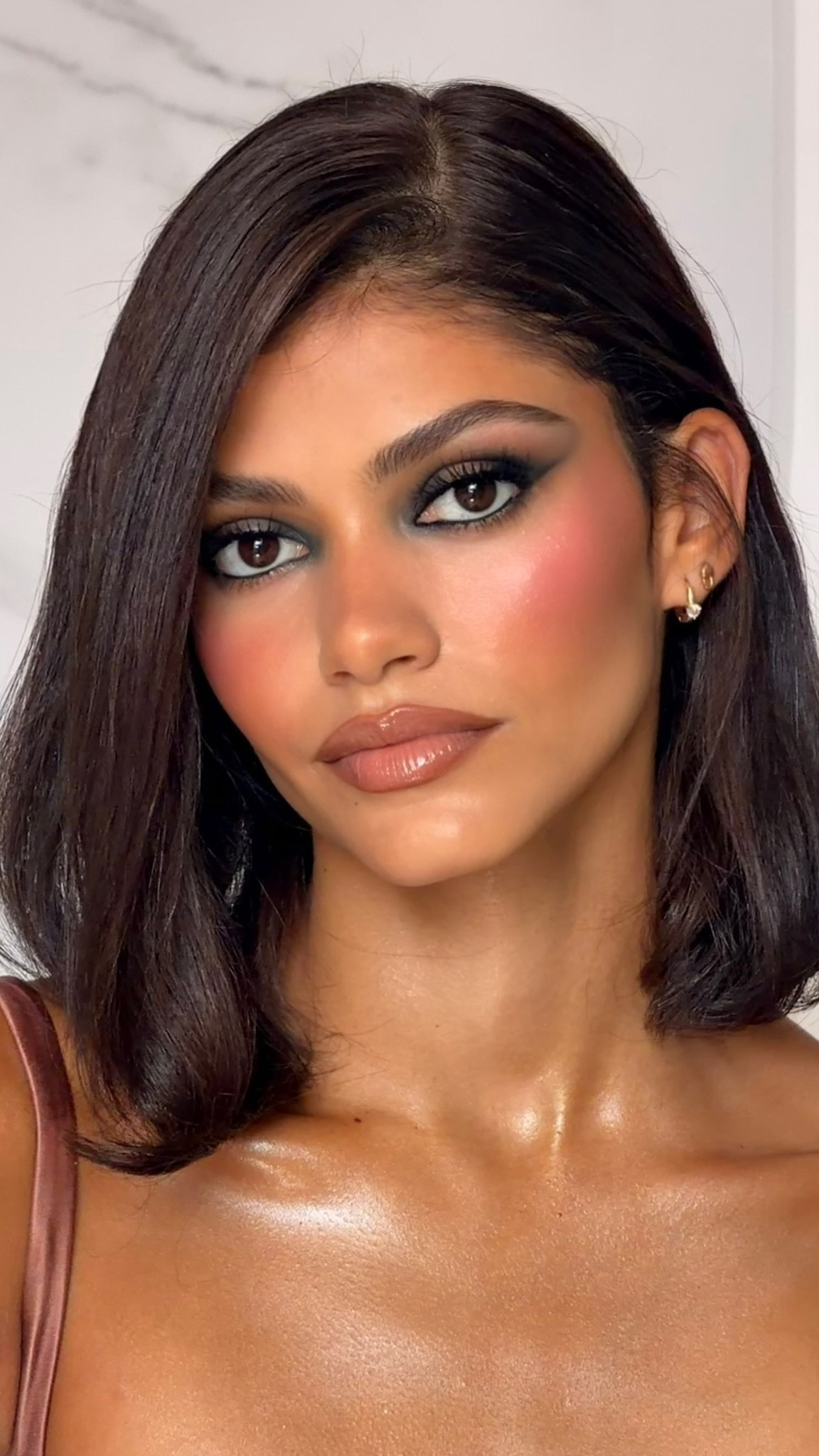 ⁠Winged out halo smoky eyes

#LTKbeauty #LTKluxury #LTKsummer