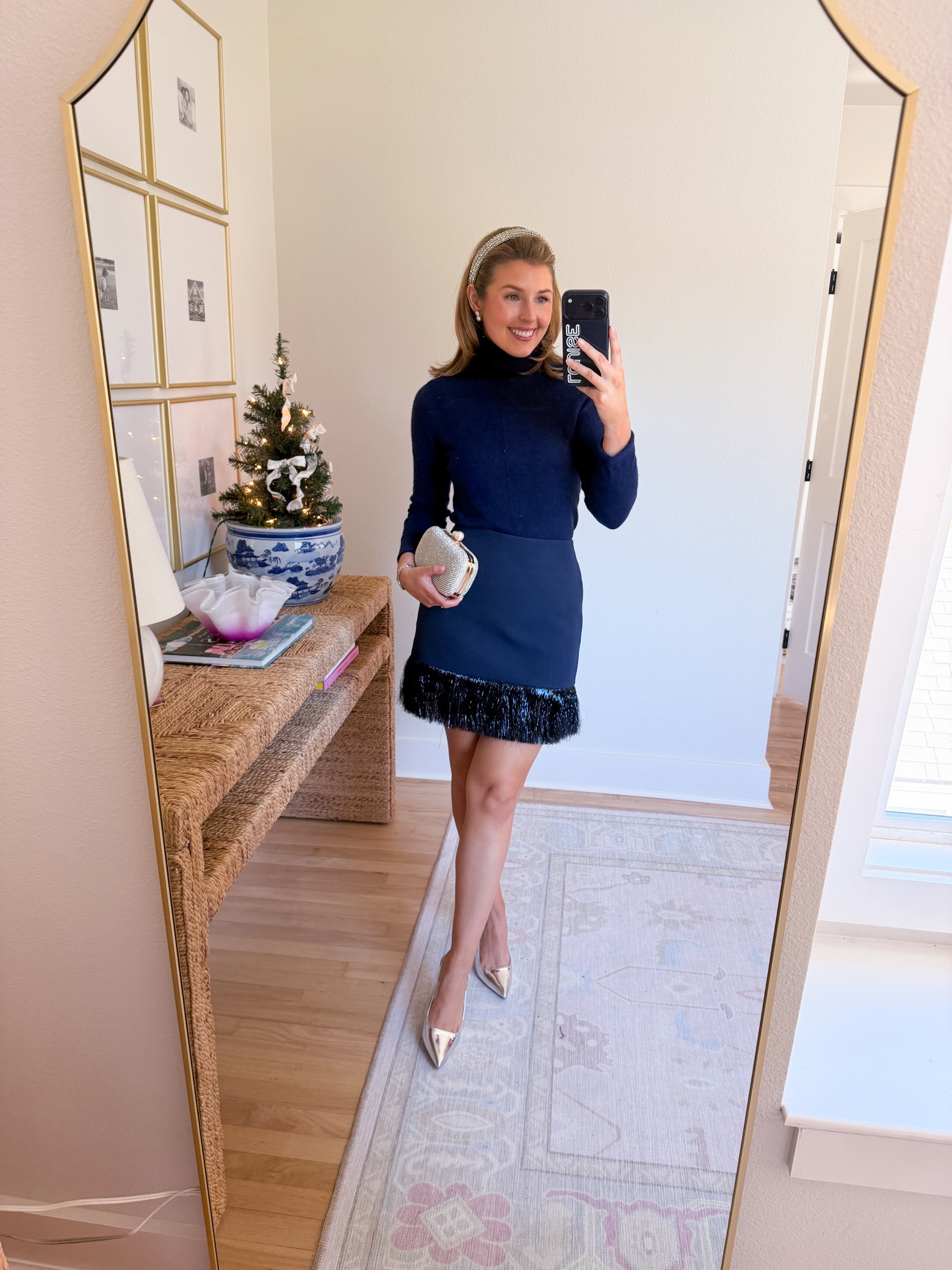 Holiday outfit idea! Sweater is old, linked similar! Wearing XS in skirt 