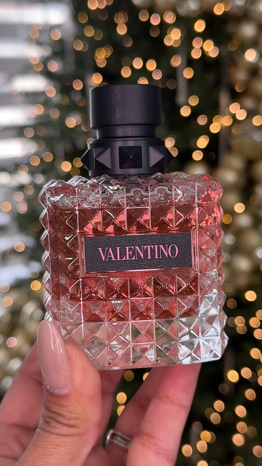Holiday scent pairing we’re loving 🤍
Valentino Born in Roma Donna & Uomo — a bold, modern duo made to be shared.

✨ Donna: warm sambac jasmine, bourbon vanilla & cashmeran
✨ Uomo: fresh aromatic notes of violet leaf, sage & vetiver

Perfect for gifting (or keeping 😉).
Comment ROMA for links ✨

@valentino.beauty @sephora
#BornInRoma #GiftedByValentinoBeauty #LTKHoliday #LTKGiftGuide #LTKBeauty


#LTKmomlife #LTKGiftGuide #LTKHoliday
