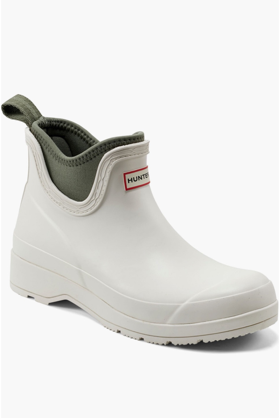 I recently bought myself a pair of Hunter boots and I am kind of kicking myself for not waiting for the Nordstrom sale because I paid full freight and there are so many cute ones on sale for almost half the price!! Idc tho bc they were the best investment!! I love mine!😍 These ones are super cute!