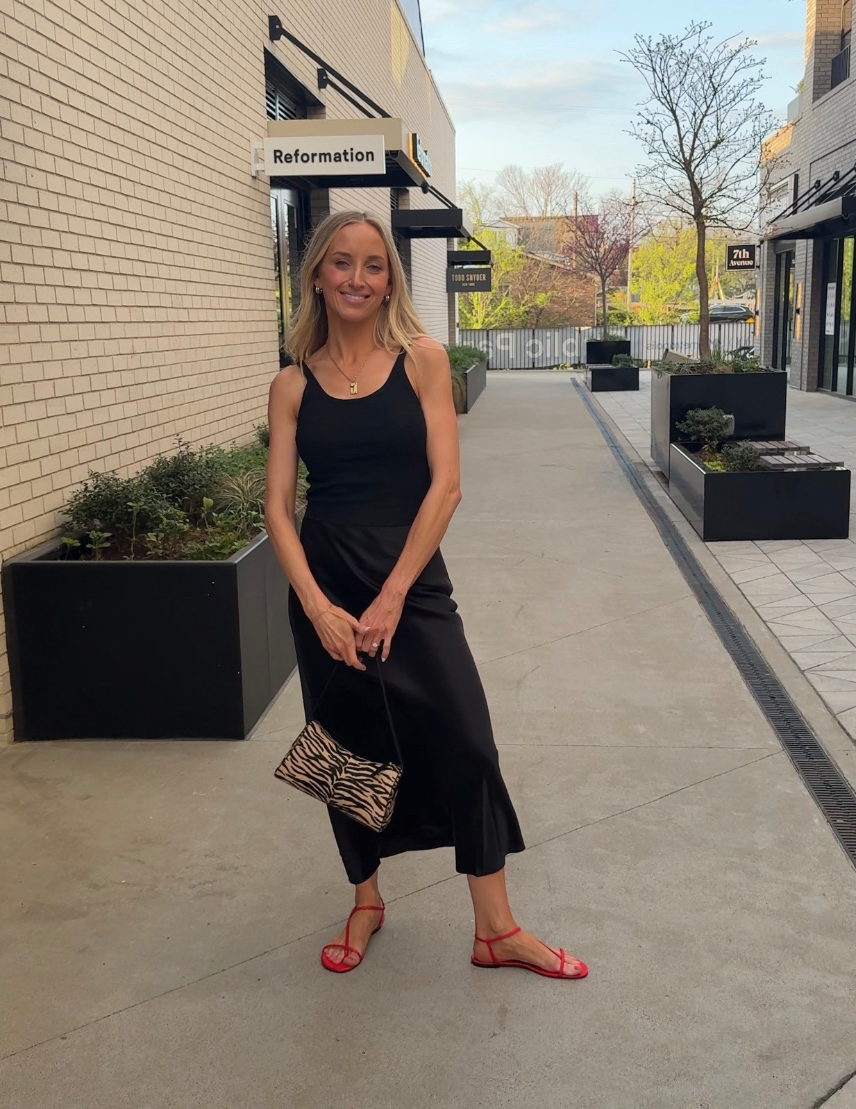 Date night!  

Red strappy sandals : true to size
Quince silk midi skirt: small

Spring outfits 