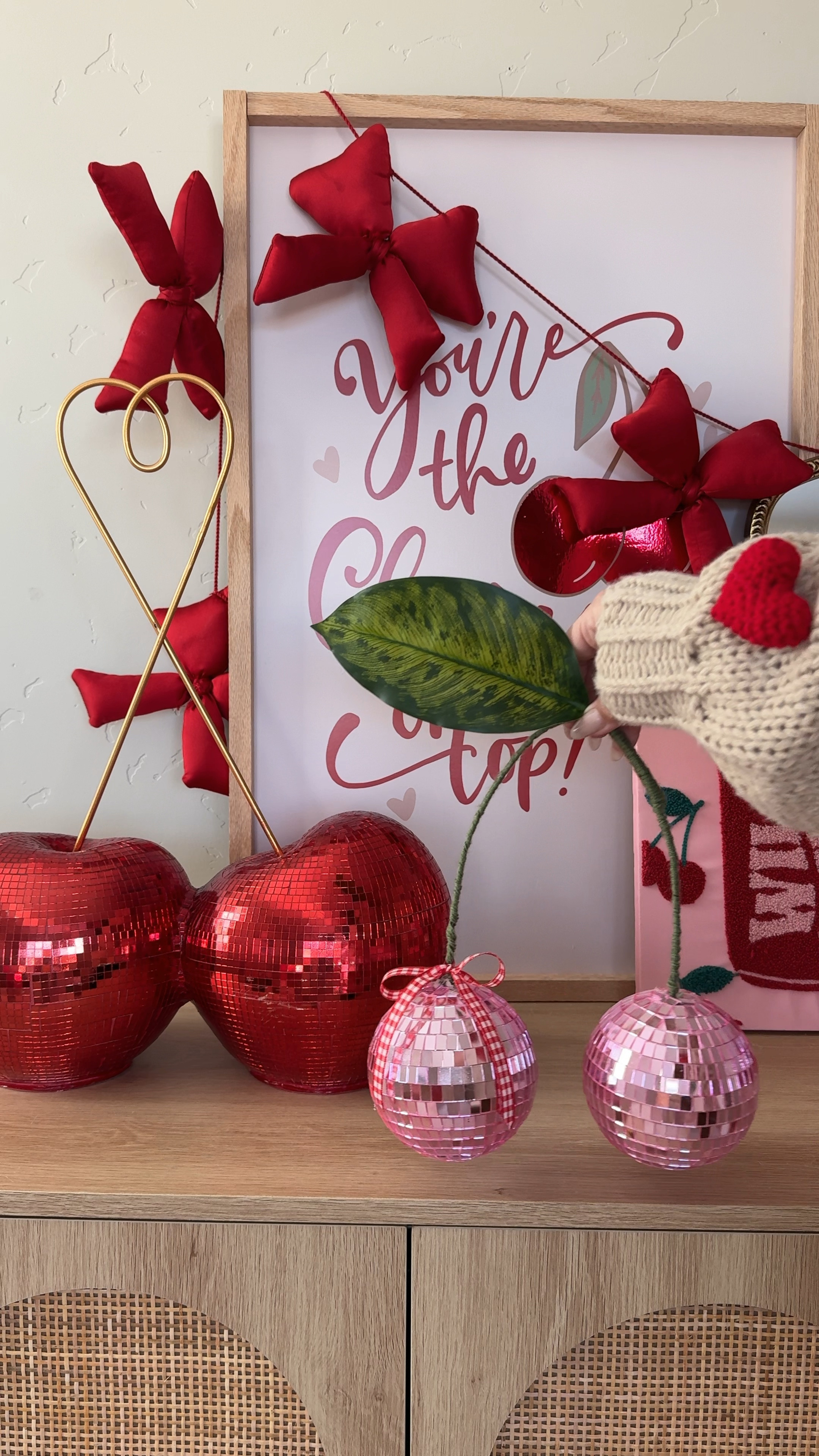 This bow garland 🎀🍒🤌🏼

#LTKHome #LTKFindsUnder50 #LTKFamily