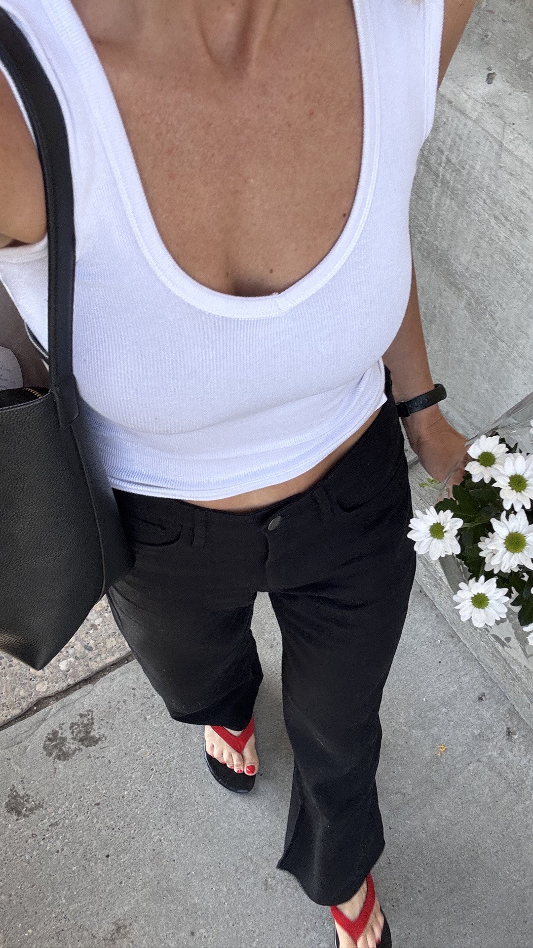 Simple spring outfit with the comfiest linen blend pants from the Gap (on sale)!. Also LOVE these sunnies from Quince! Excellent shape and quality!

#LTKsummer #LTKcanada #LTKsale