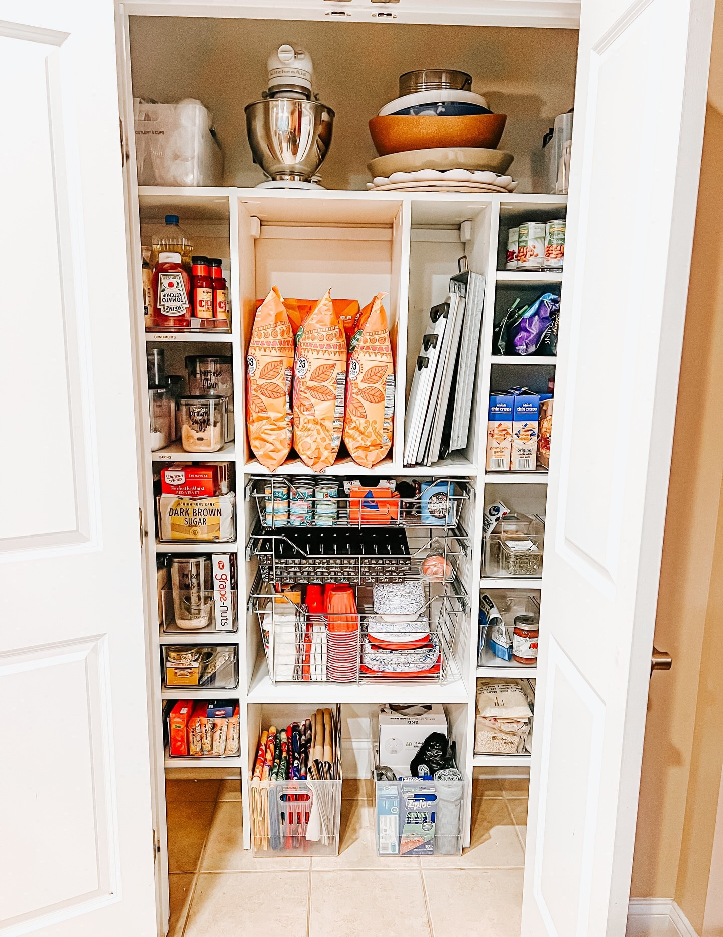 Same space. New systems. 

The reason a pantry or any space for that matter, doesn’t work, is because there is no system or method to putting things away. 

As organizers we select the perfect product for a space to ensure it not only creates a system but ensures that it’s easy to maintain. 
 
Stop fighting simplicity. Start maintaining your space!

#organizedbyjm #pantry #pantryorganization #homeorganization #professionalorganizer