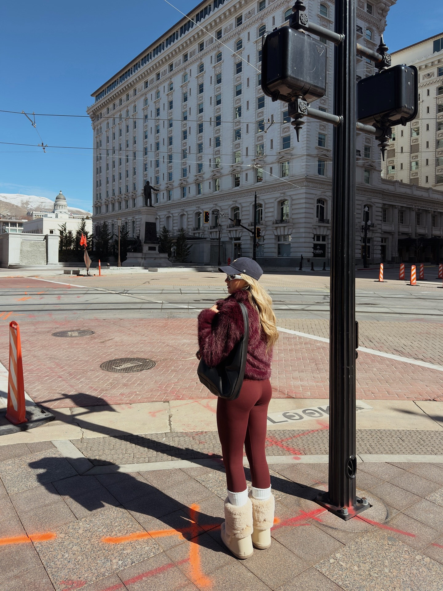 @bangbangates71 pov 📸 (also hoping to run into @miranda__hope or @taylorfrankiepaul by chance 😉) #saltlakecity #secretlivesofmormonwives #taylorfrankiepaul #utah #saltlake #ootd  #athleisure 


#LTKfitnessgoals #LTKootd #LTKdayinmylife