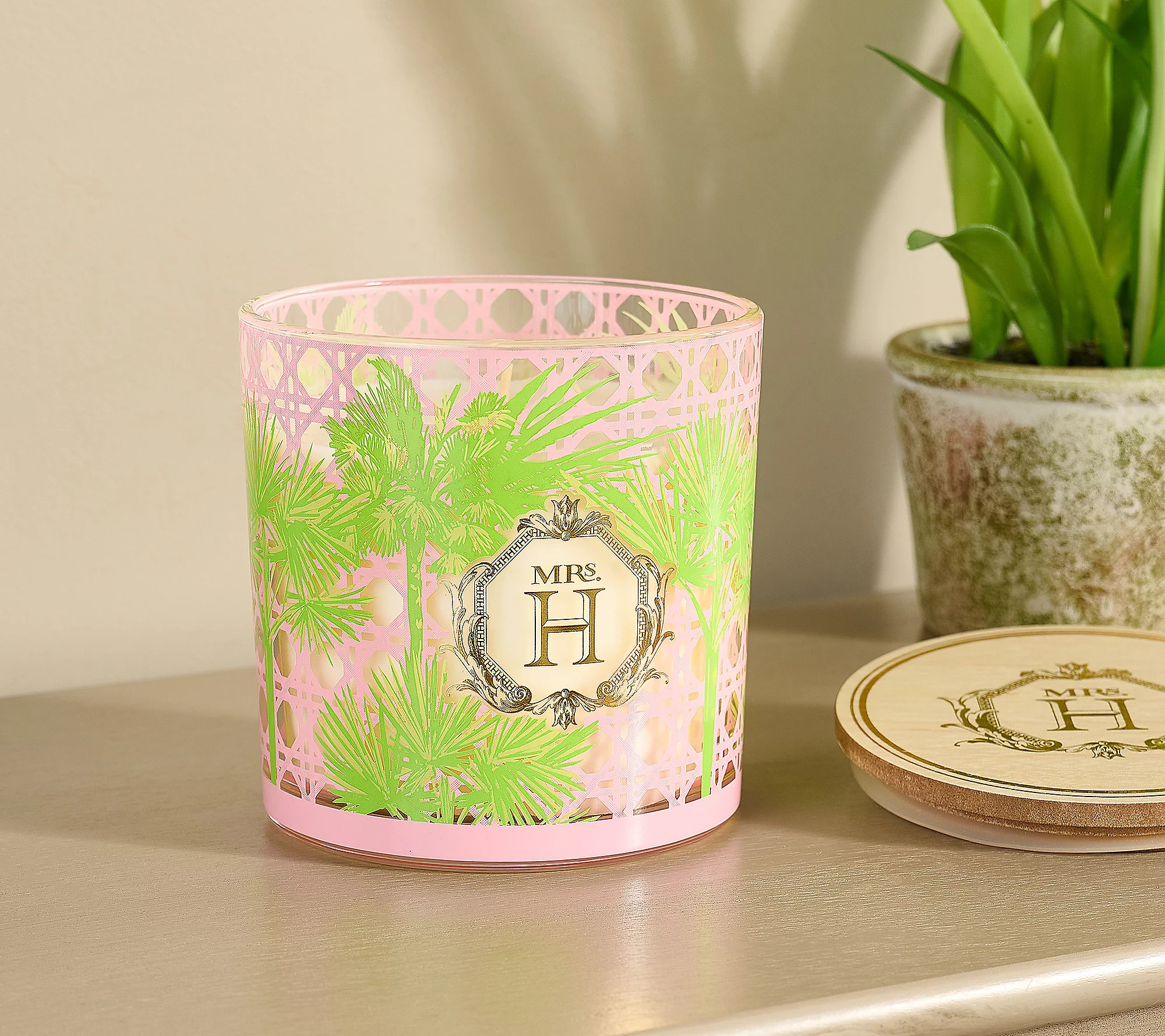 As Is Mrs. H 22oz Bamboo Palm Glass Candle with Wooden Lid | QVC