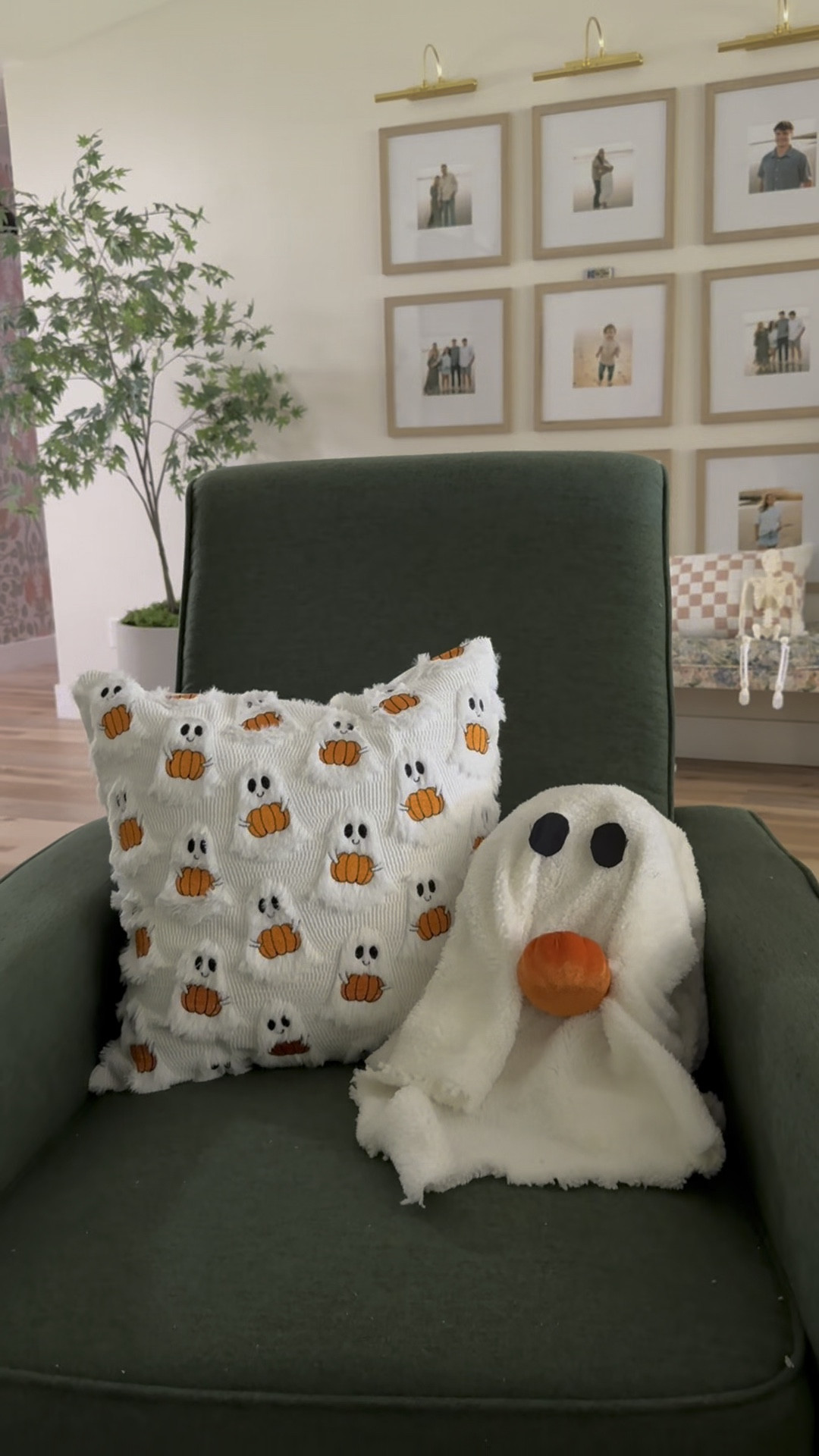 I wish I got these pumpkin ghost pillow covers earlier in the season because they’re sooo soft, high quality & super affordable! 🎃👻

#halloweenpillows #halloweendiy #halloweendecor #ghostpumpkin #pblookforless

#LTKHalloween #LTKHoliday #LTKSeasonal