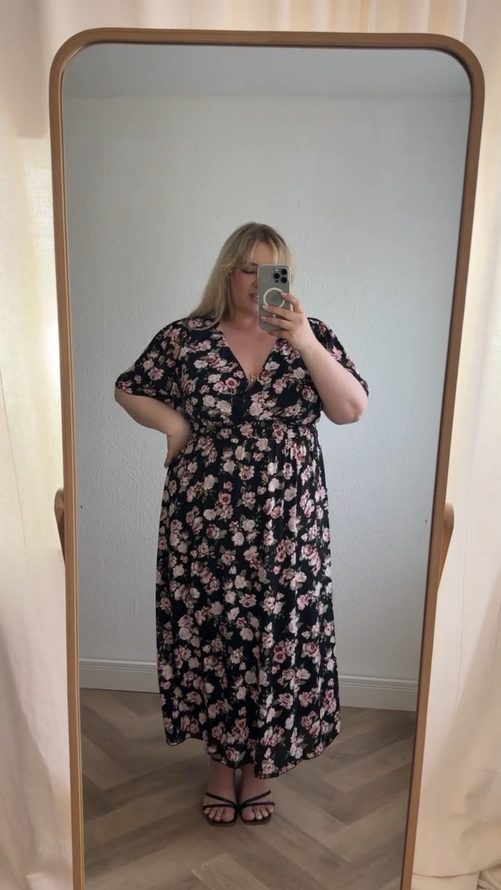 Sommerkleid 💕💗

15 % sparen bei Bon Prix mit dem Code: 15san

(Gültigkeit: 19.05. -einschl. 21.05.2026; 15% auf Alles; einmalig einlösbar pro Kundin; gilt in DE App & Webshop)

#plussizefashion #blumen #muster #frühlingsoutfit #curvy #dresd

#LTKdeutschland #LTKplussize #LTKkleider
