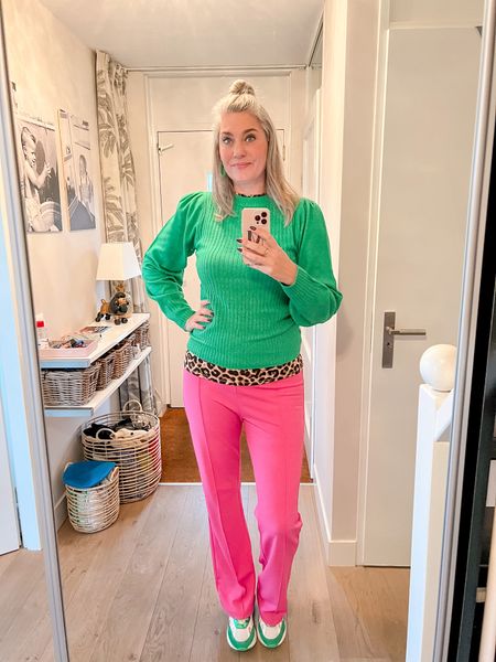 Outfits of the week

See below for direct links to the sweater and trousers. Green puff sleeve sweater over a leopard print top paired with pink elastic waist trousers. 

Sweater XL https://pzz.to/-WBj3n
Trousers L https://pzz.to/d1eD-a


#LTKworkwear #LTKstyletip #LTKeurope