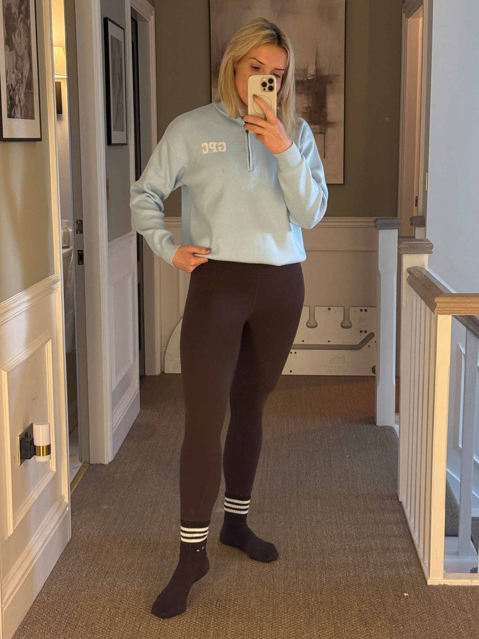 Sunday fit. Absolutely loving baby blue and brown together.
Football this morning, followed by a little coffee date and relaxing at home this afternoon. 