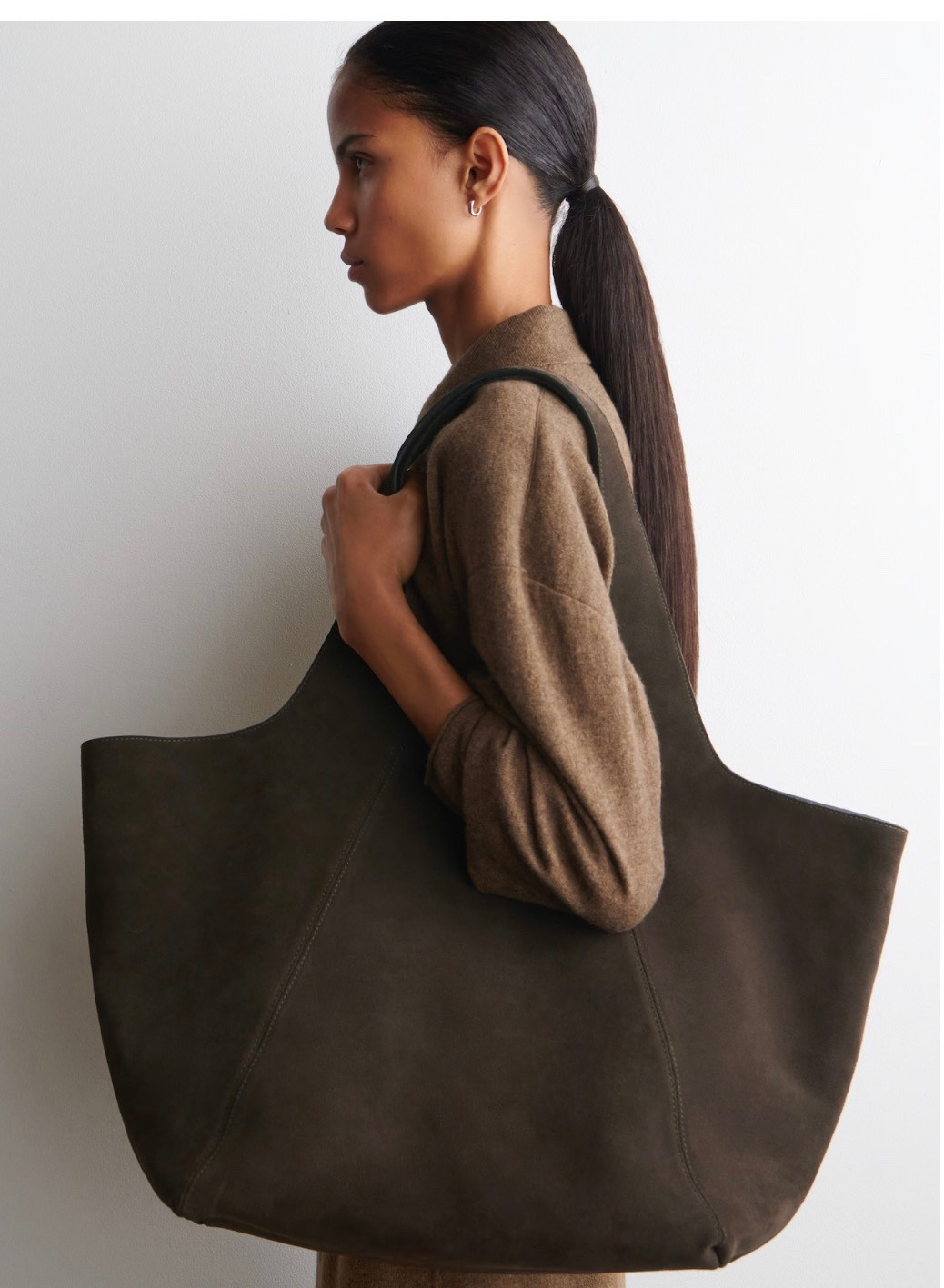 SCULPTED TOTE BAG - SUEDE

Timeless in its appeal, this sculpted tote bag is crafted from luxuriously supple double-faced suede. It has a structured, subtly curved shape and features a pair of tonal shoulder straps and an internal pocket for small essentials. 

#LTKWorkwear #LTKGiftGuide #LTKHoliday