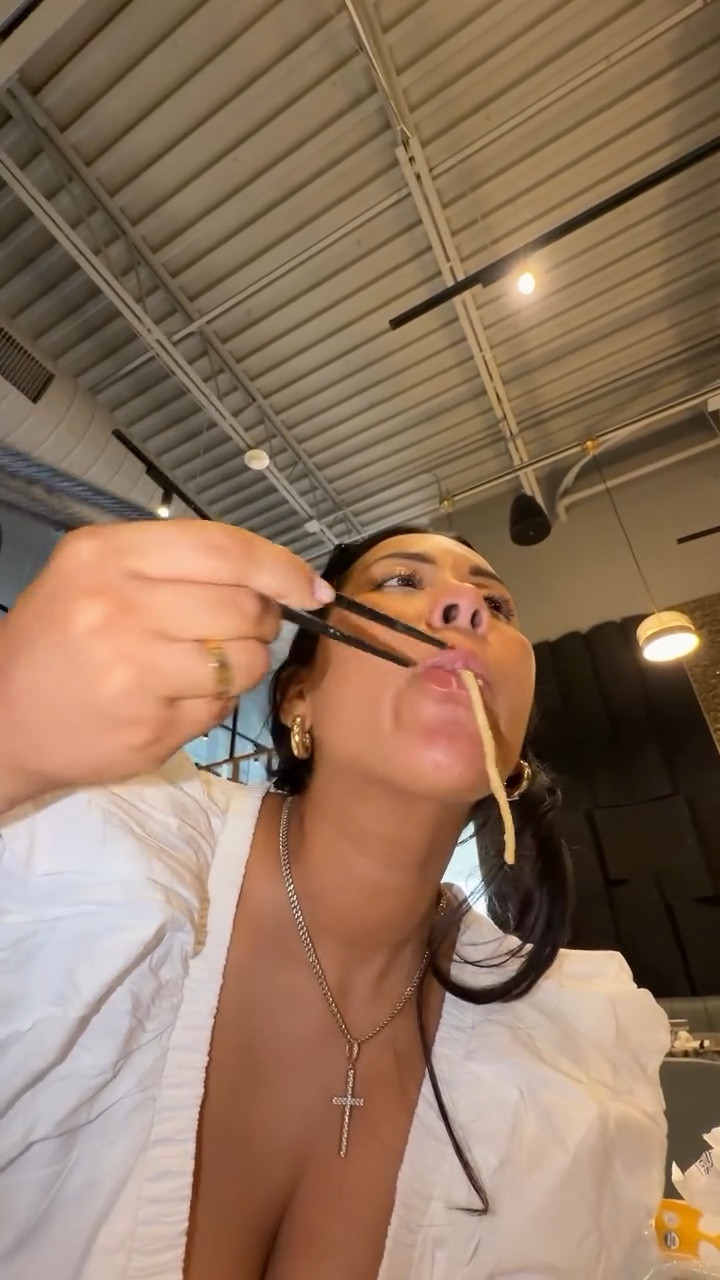 Din tai fung whooo?!🤪 also, who agrees- every dinner finishes with dessert 🤝

#dumplings #dinner #food #katytx #vlog dumplings in Katy, Chinatown Katy