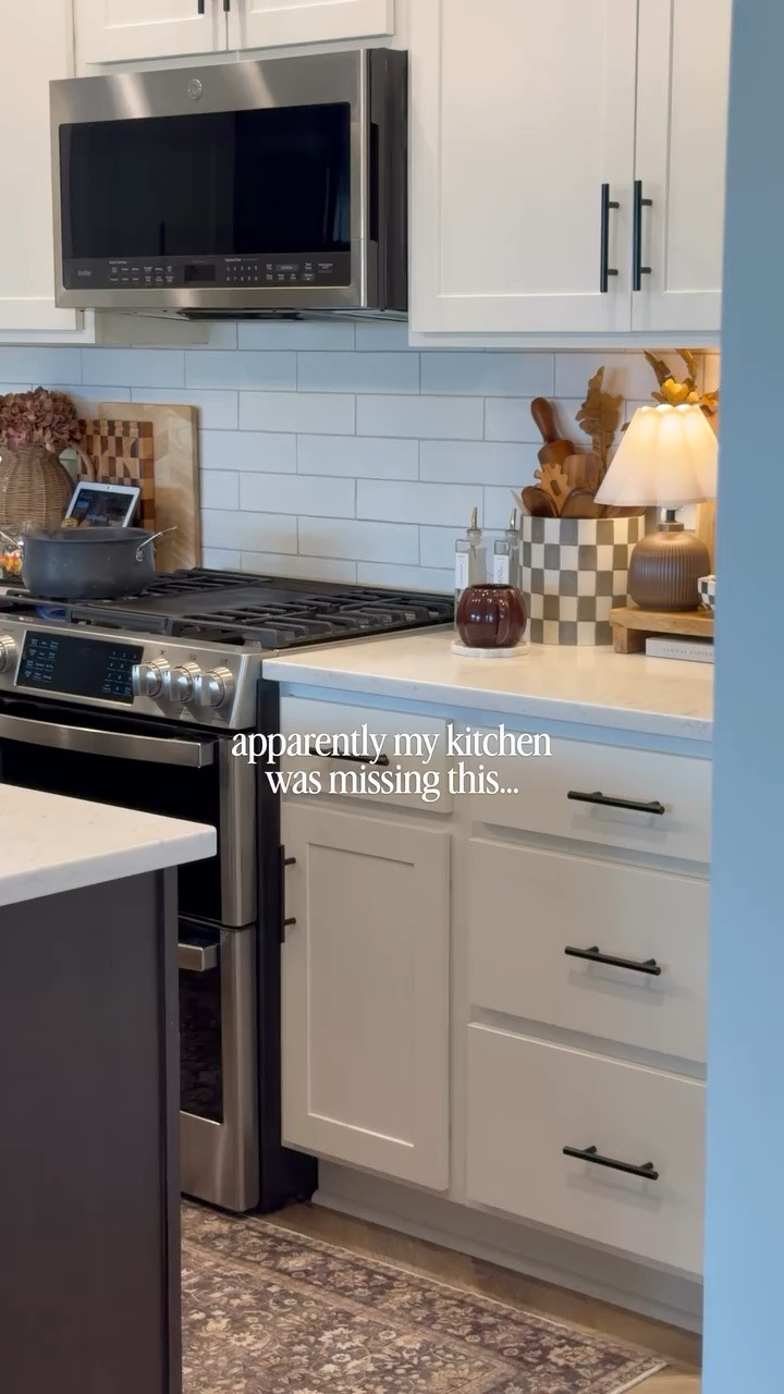 My kitchen needed a hug 🤗 

Something that would warm the space up without making it feel heavy! 

The texture, the tone, the way it breaks up all the white… I’m kind of obsessed.

It feels like one of those small swaps that quietly changes the whole room.

Drop RUG and I’ll 💌 you the link

#kitchendecor #kitchenrunner #cozyhome #warmhome #simplehomestyle