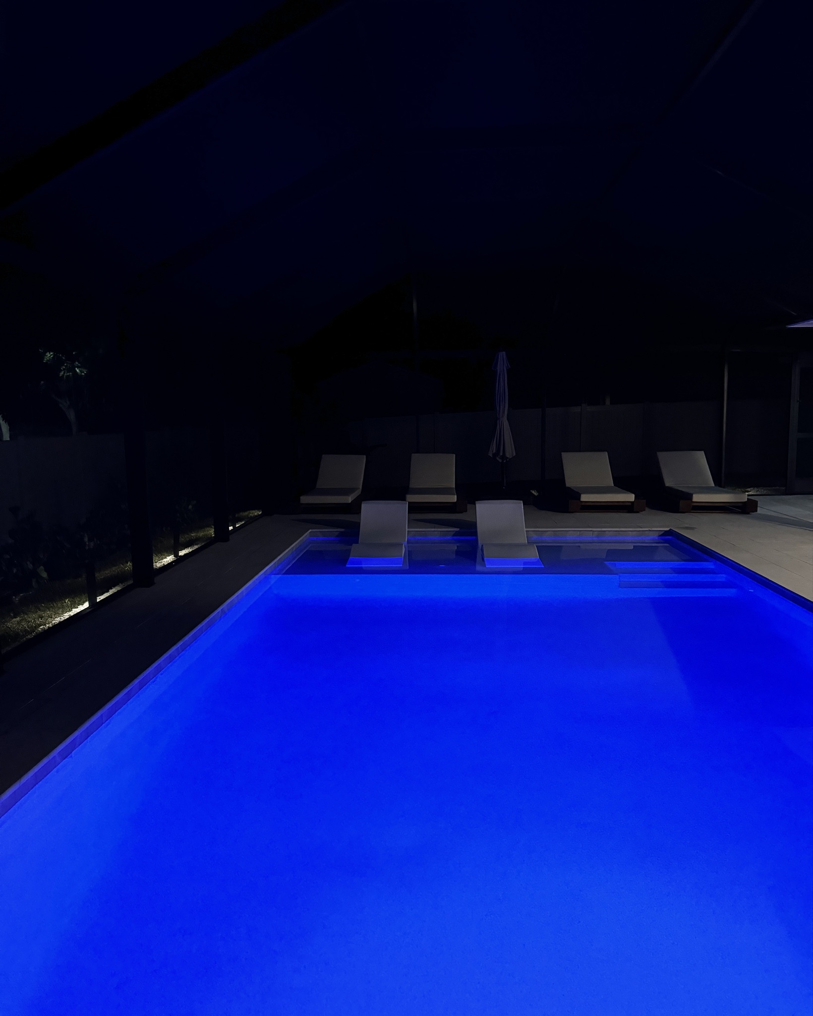 scroll to see these modern solar powered outdoor lights 💡
absolutely in love with our pool even more now that the landscaping is nearly done and these solar powered outdoor lights surrounding the pool screen enclosure are the perfect touch 😍 love love love love loveee 🤩

#LTKHome #LTKParties #LTKFindsUnder100